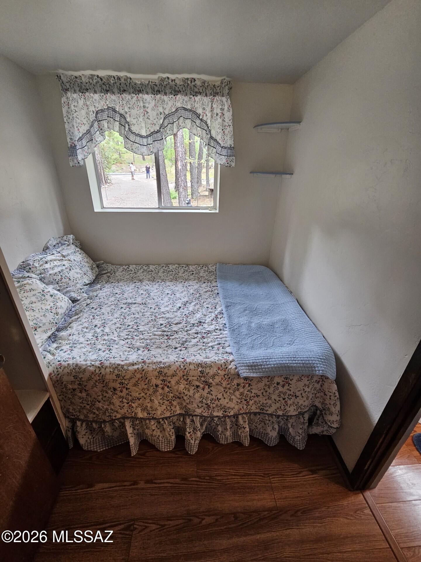 Loma Sabino Pines - Residential