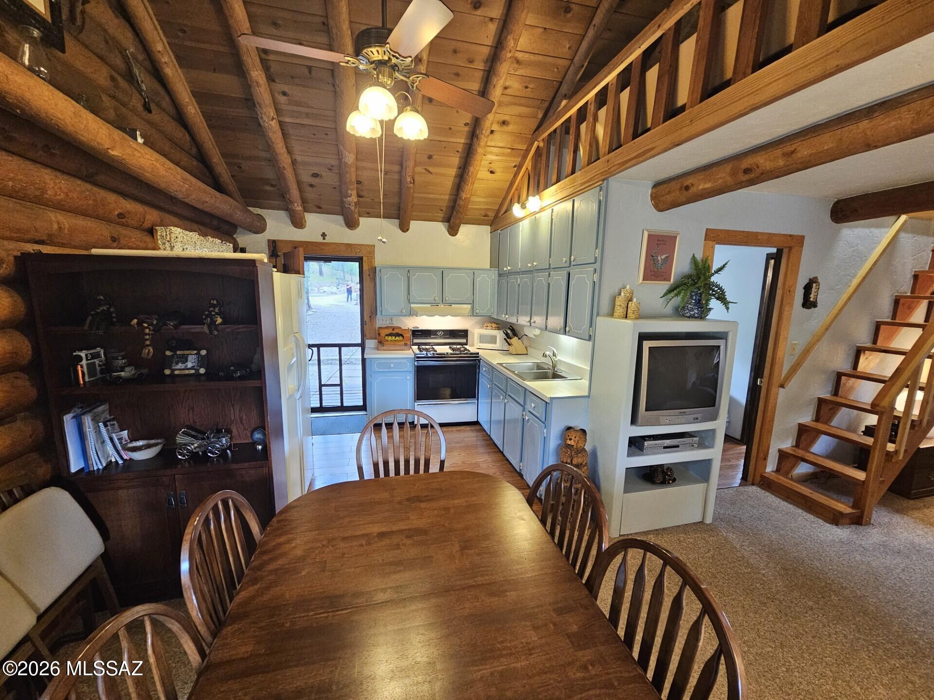 Loma Sabino Pines - Residential