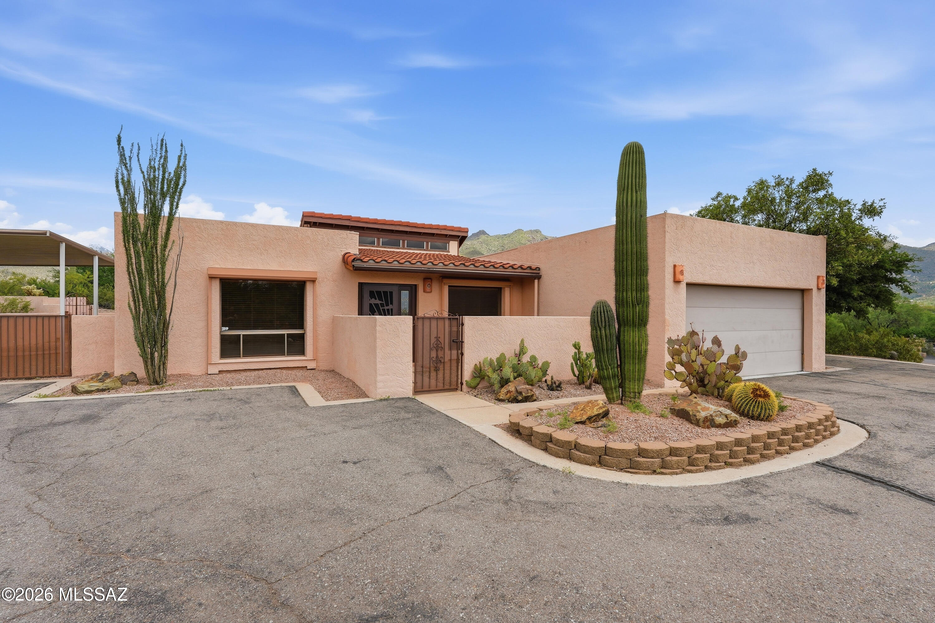 Catalina Madre (71-127) - Residential