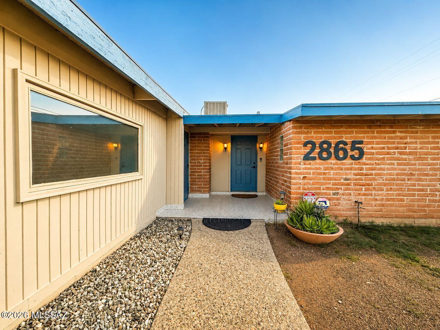 Amazing Home located in the heart of Tucson with NO HOA!!. Relax on your private pool.
Large Livingroom combo with plenty of space for multiple seating options and a large dining area + a family room to enjoy. This home has spacious bedrooms and a marvelous primary suite. Don't wait.... come and see this Sahuaro gem today!!!!
Agent-owner