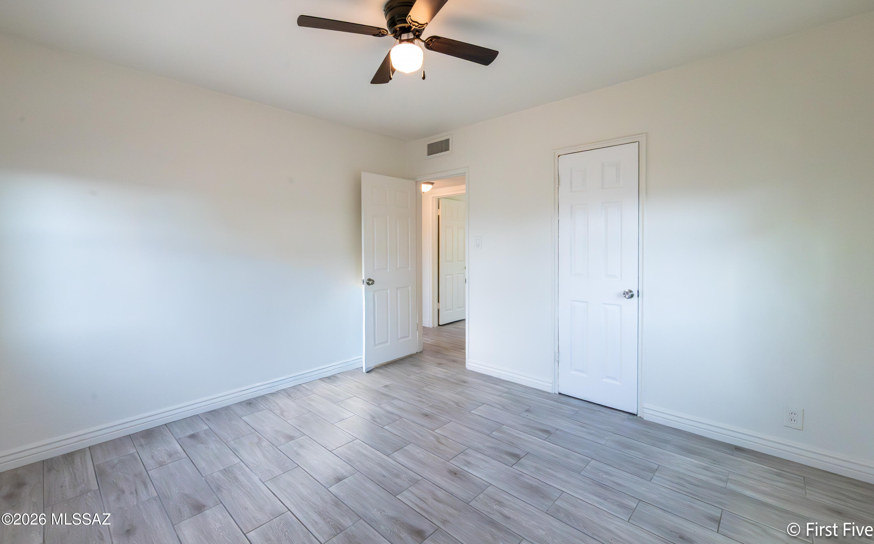 Country Club Park - Residential Lease