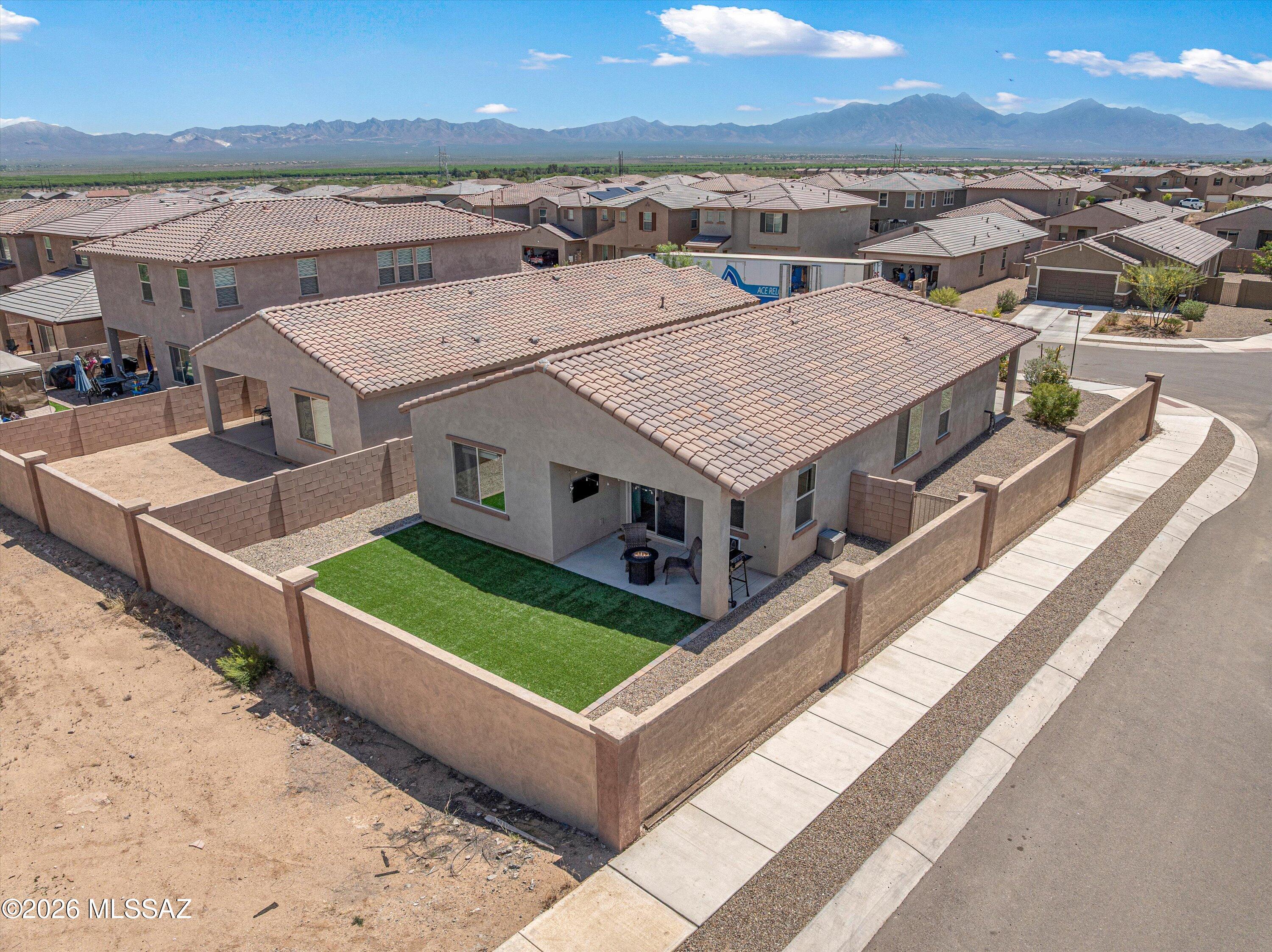 Entrada Del Pueblo - Residential Lease