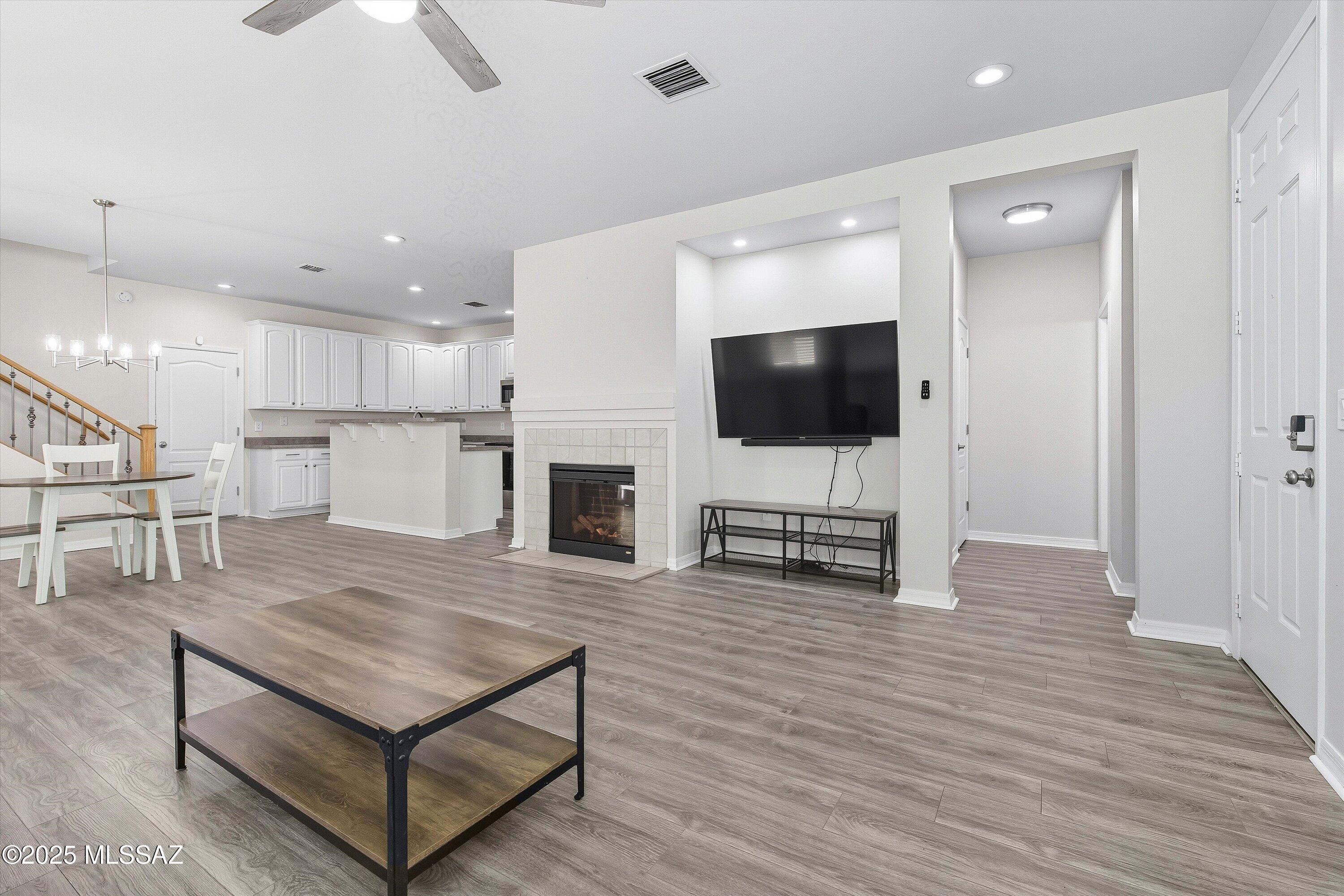 Catalina Vistas - Residential Lease