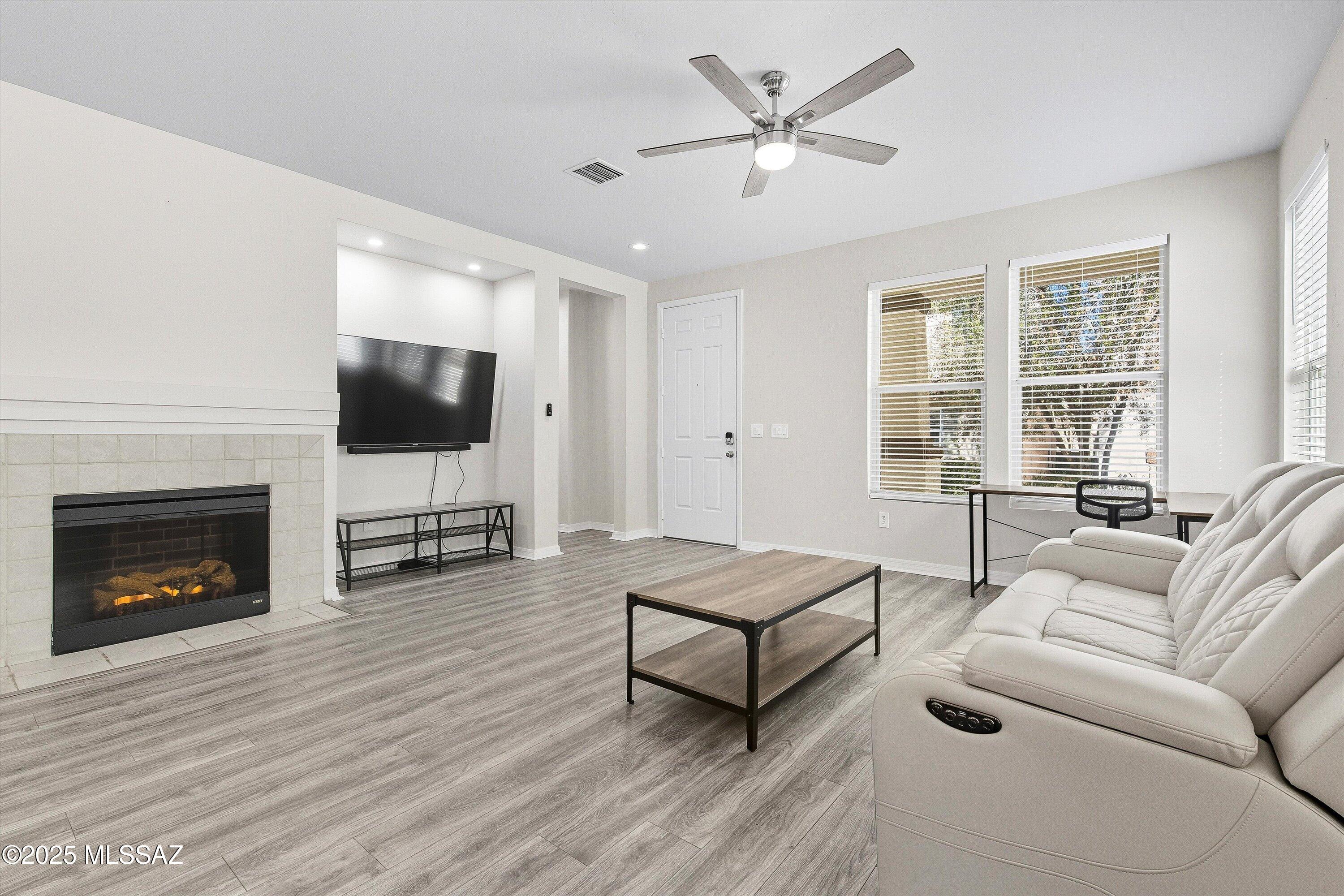 Catalina Vistas - Residential Lease