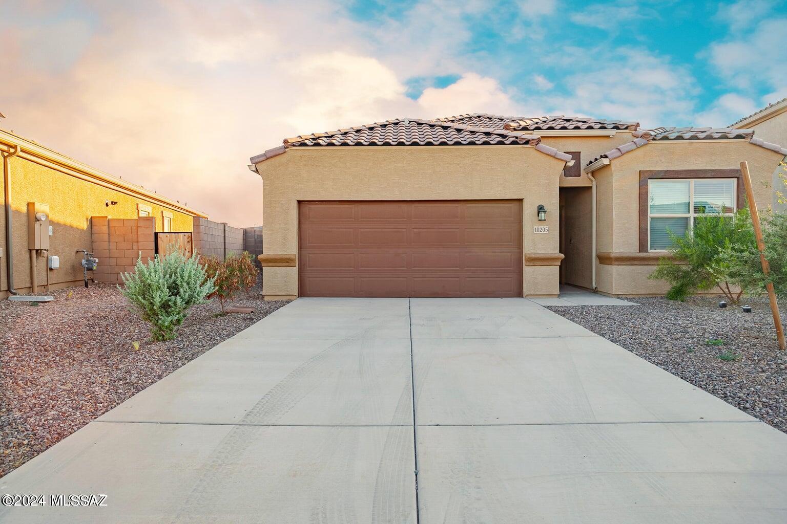 Saguaro Bloom SQ20180540069 - Residential