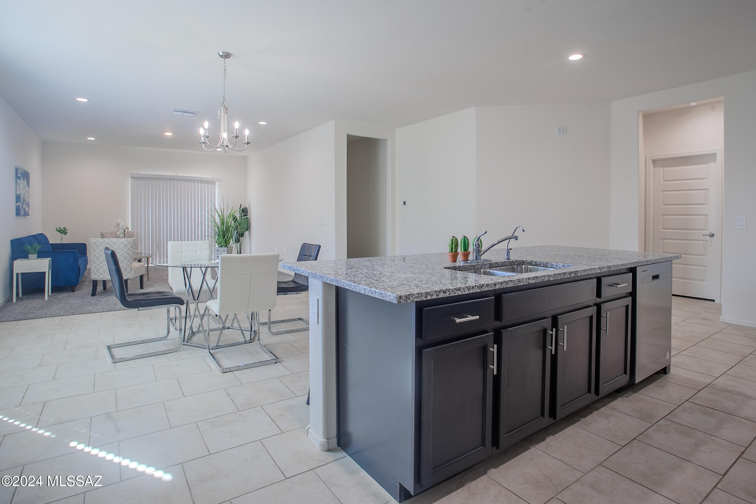 Saguaro Bloom SQ20180540069 - Residential