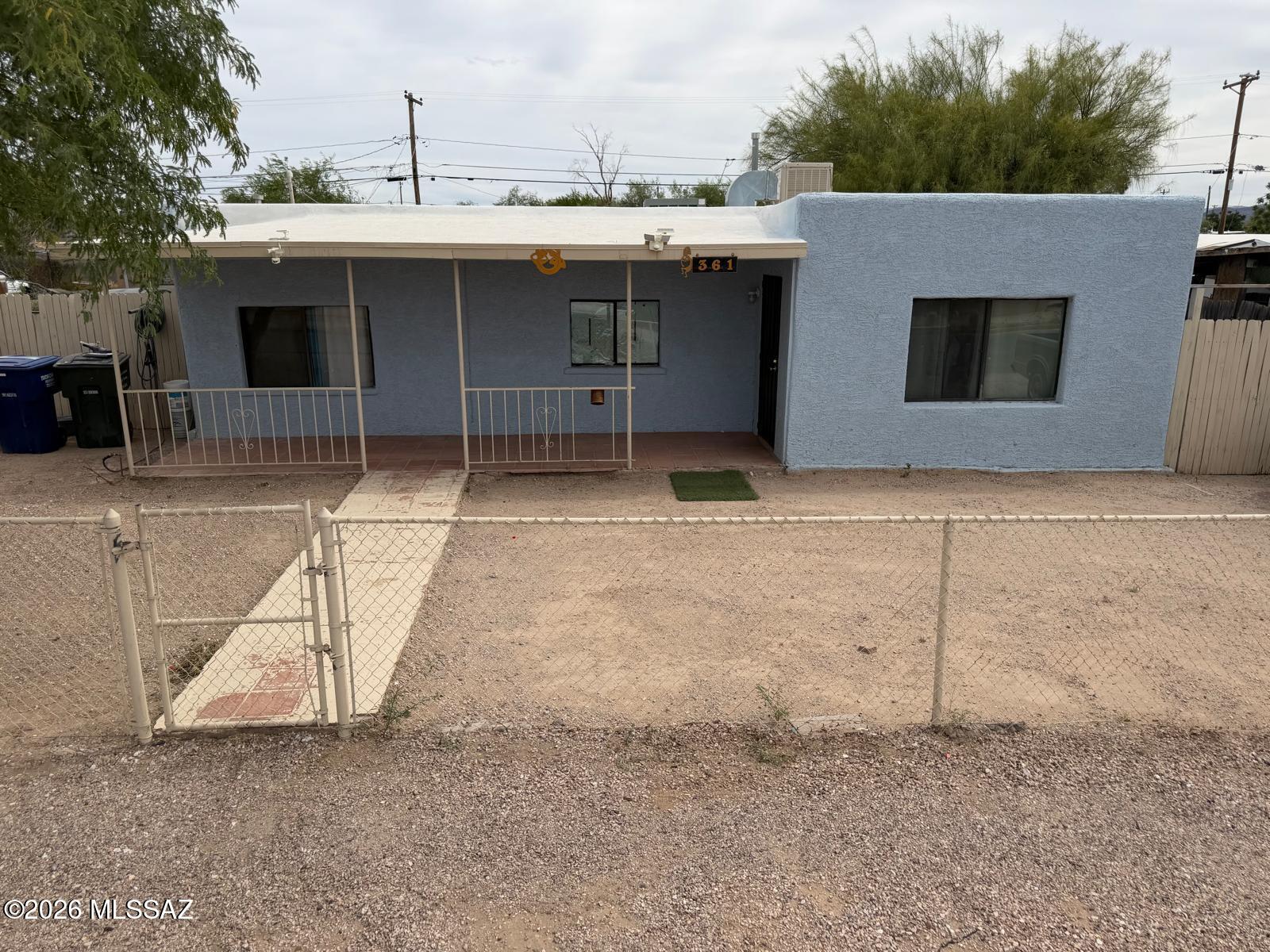 Well located 2-bedroom, 1-bathroom starter home with a spacious backyard and no HOA. This property offers a great opportunity to make it your own and add value with upgrades over time. Conveniently located near shopping centers, restaurants, and local businesses, you'll enjoy both comfort and accessibility. Perfect for first-time buyers or investors looking for potential.