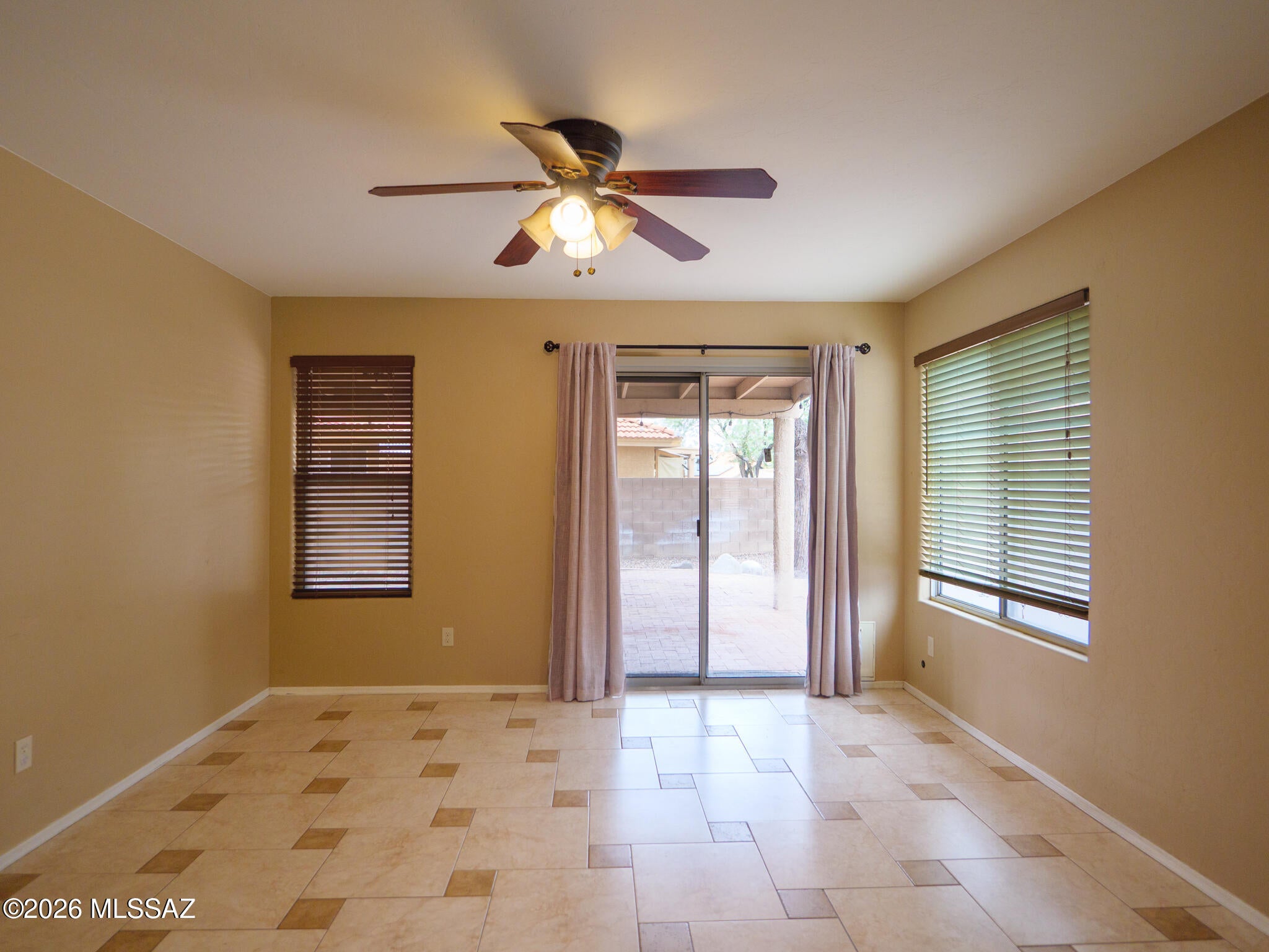 Sonrisa (1-121) - Residential Lease
