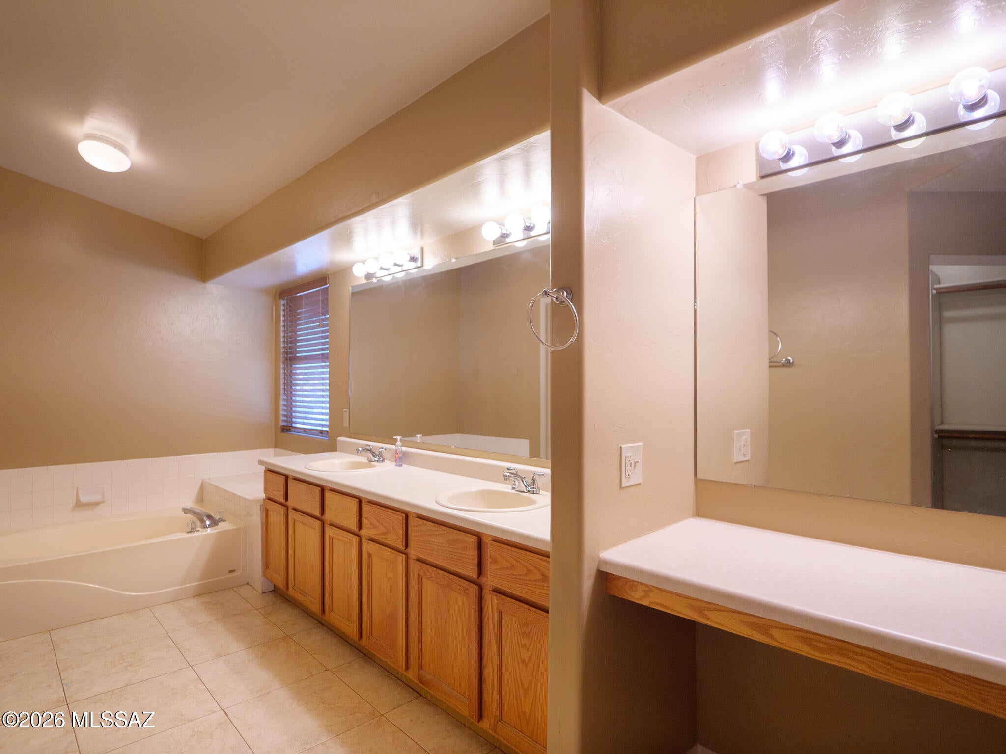 Sonrisa (1-121) - Residential Lease