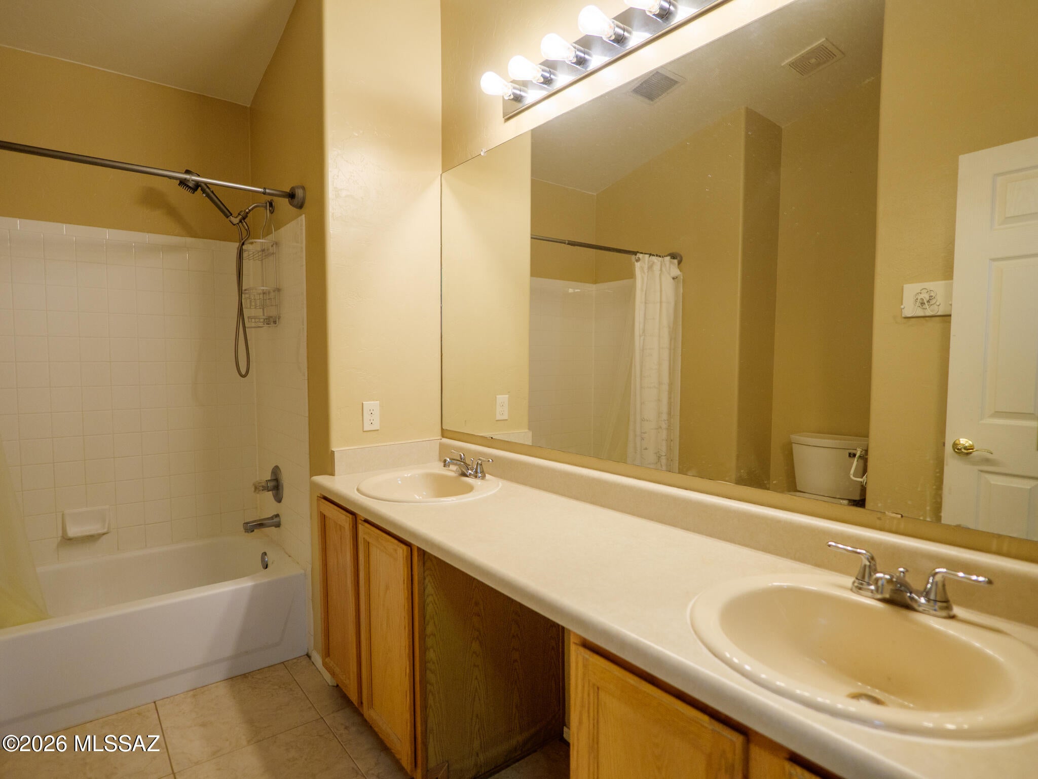 Sonrisa (1-121) - Residential Lease
