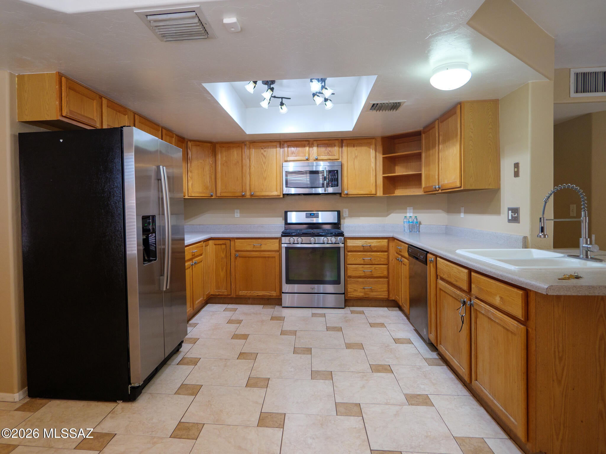 Sonrisa (1-121) - Residential Lease