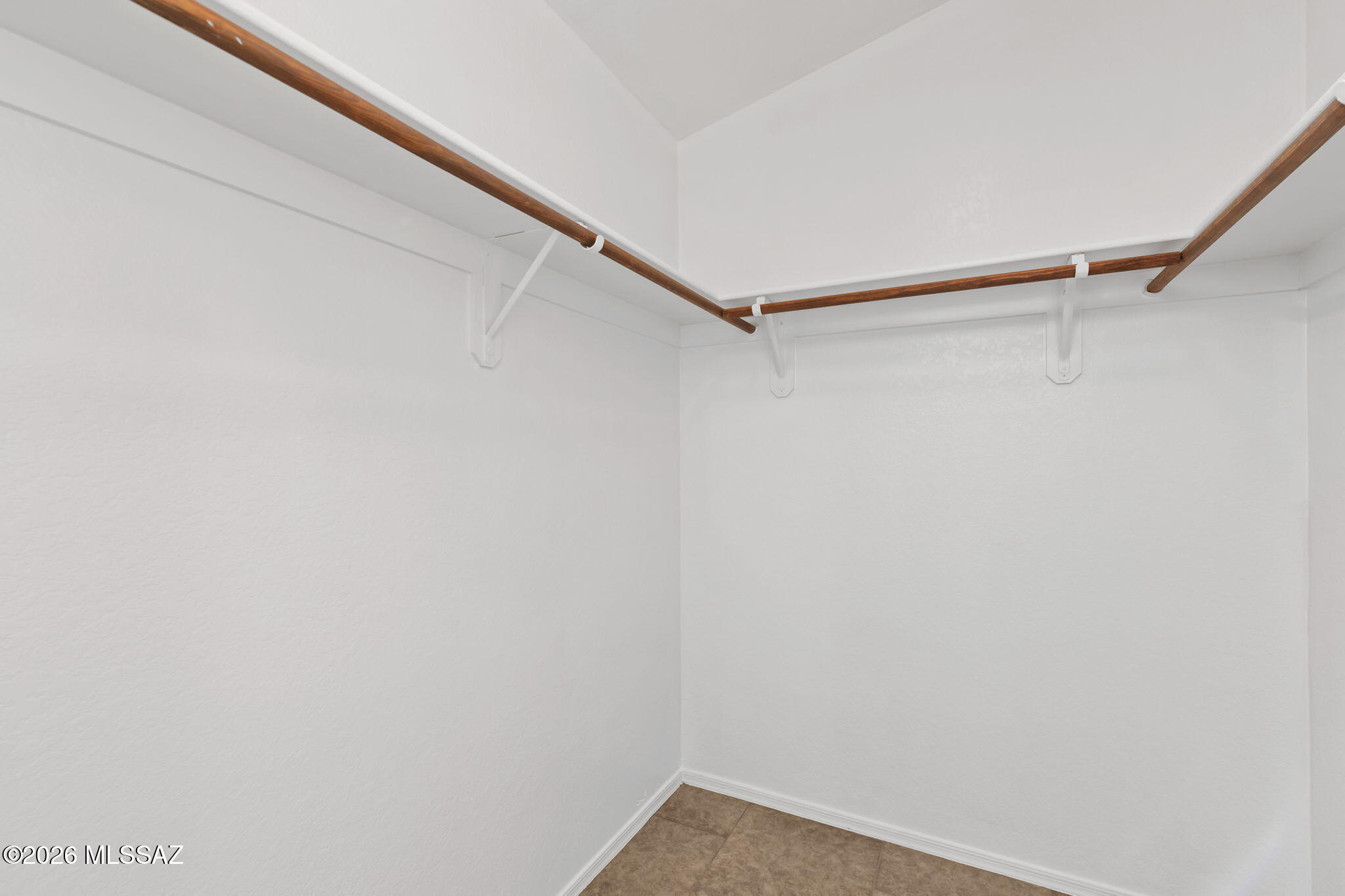 Campana De Plata (1-77) - Residential