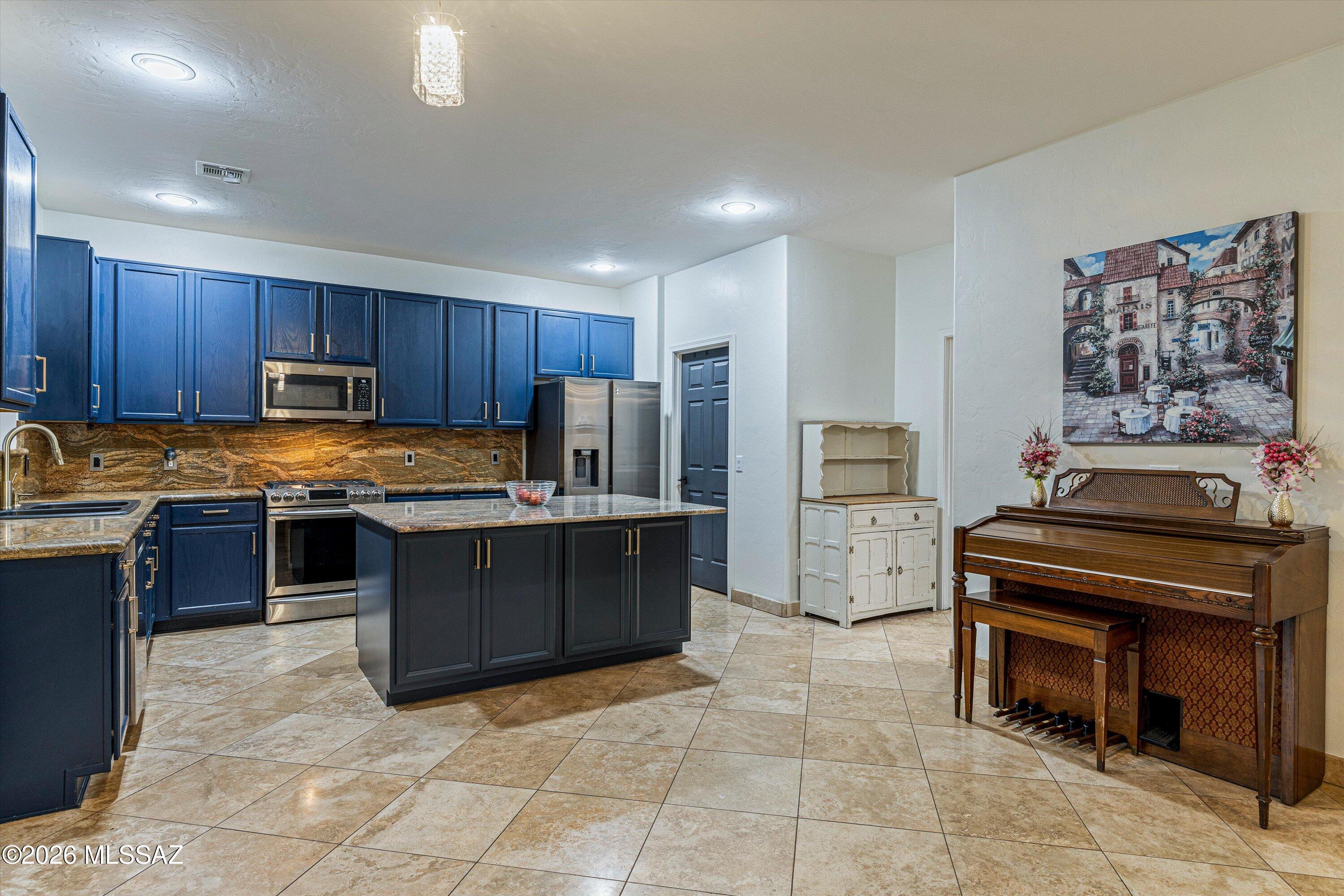 Black Horse (1-411) - Residential