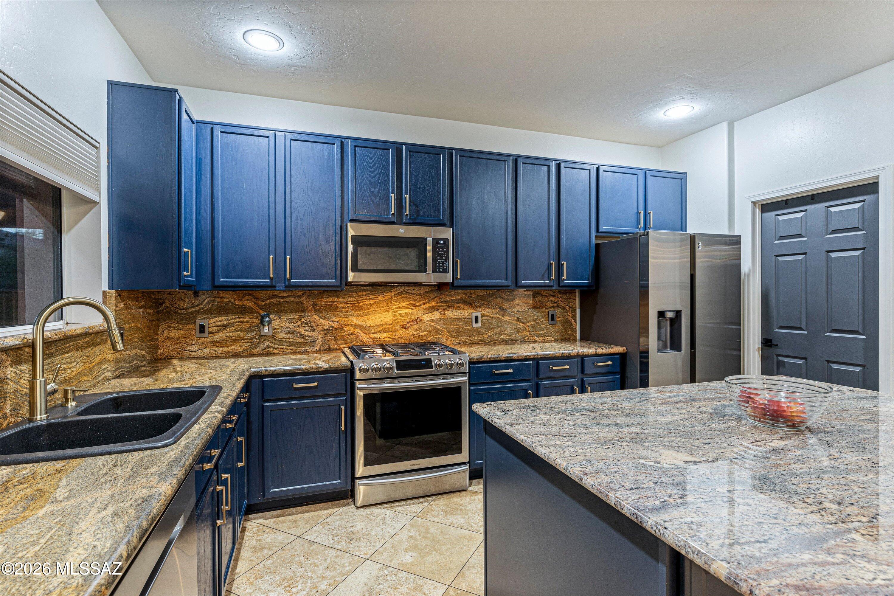 Black Horse (1-411) - Residential