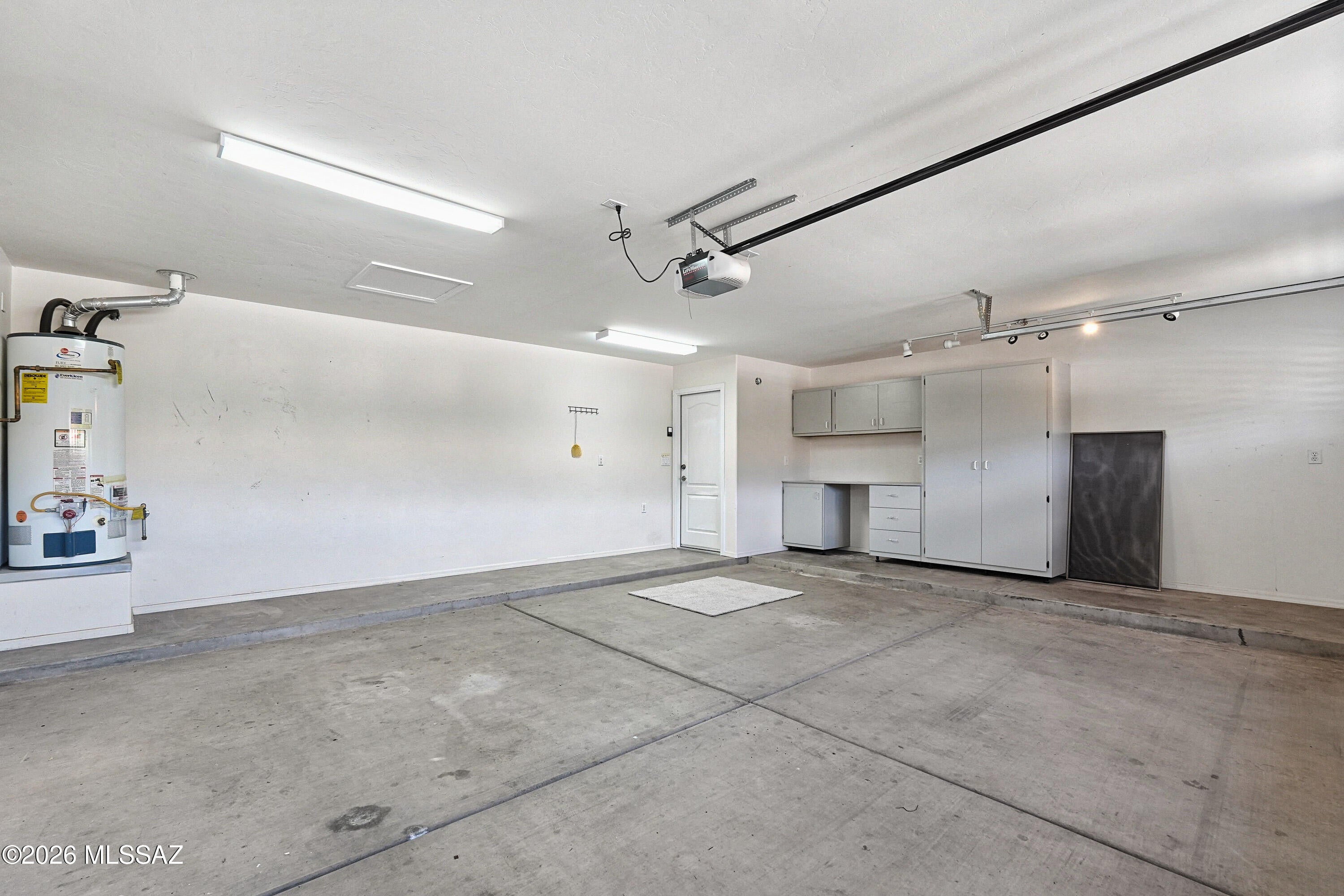 Black Horse (1-411) - Residential