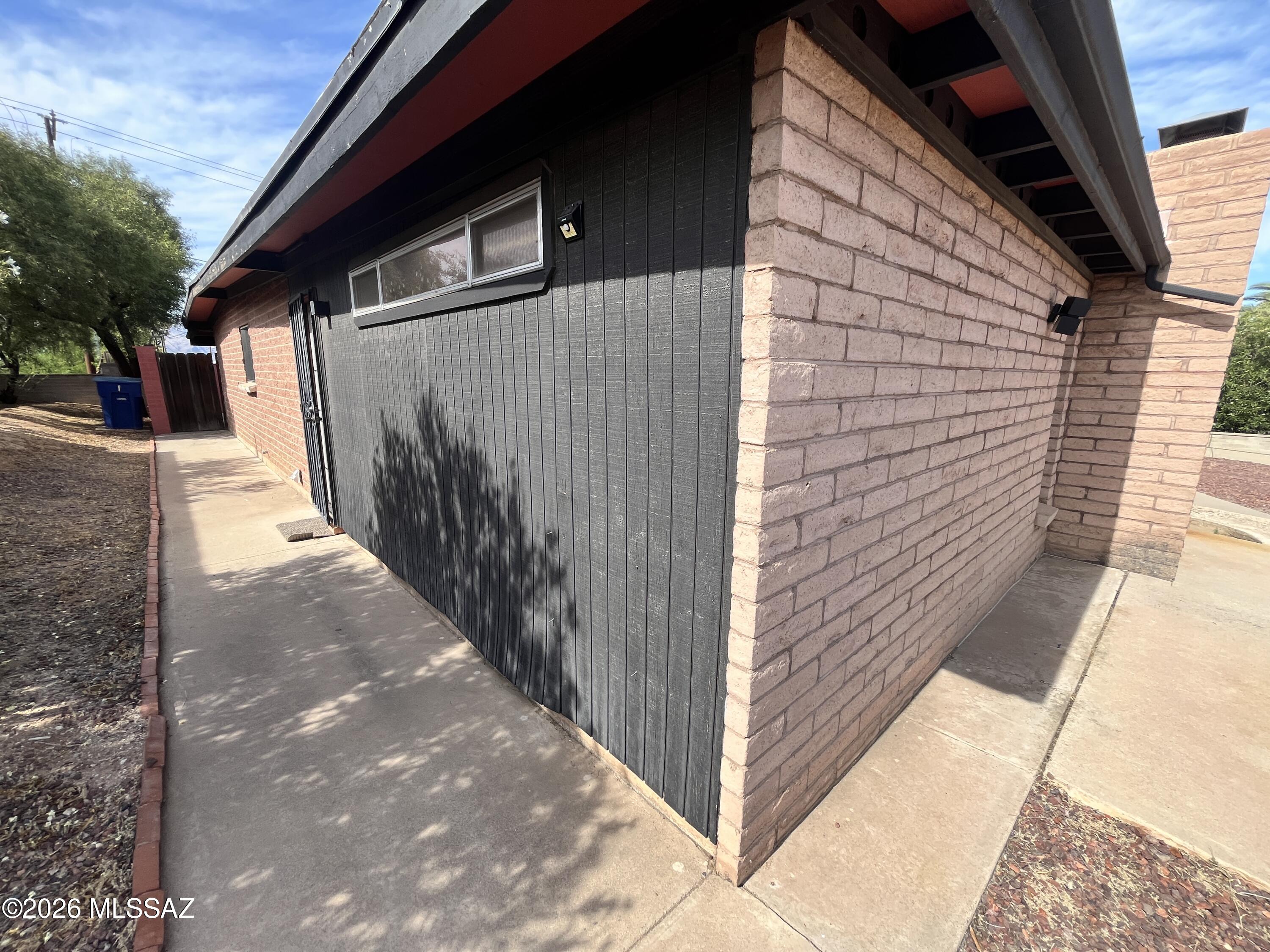 Vista Del Sierras East (1-83) - Residential Lease