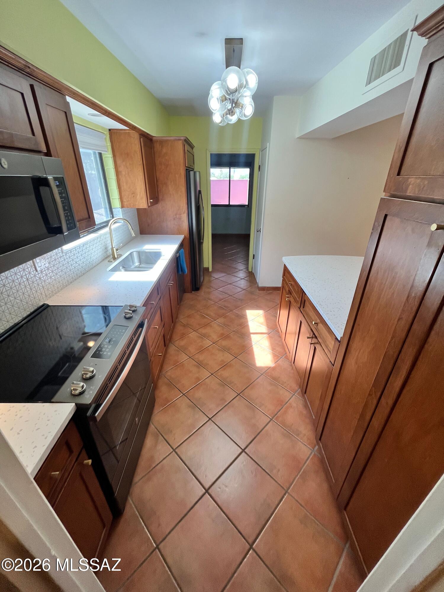Vista Del Sierras East (1-83) - Residential Lease