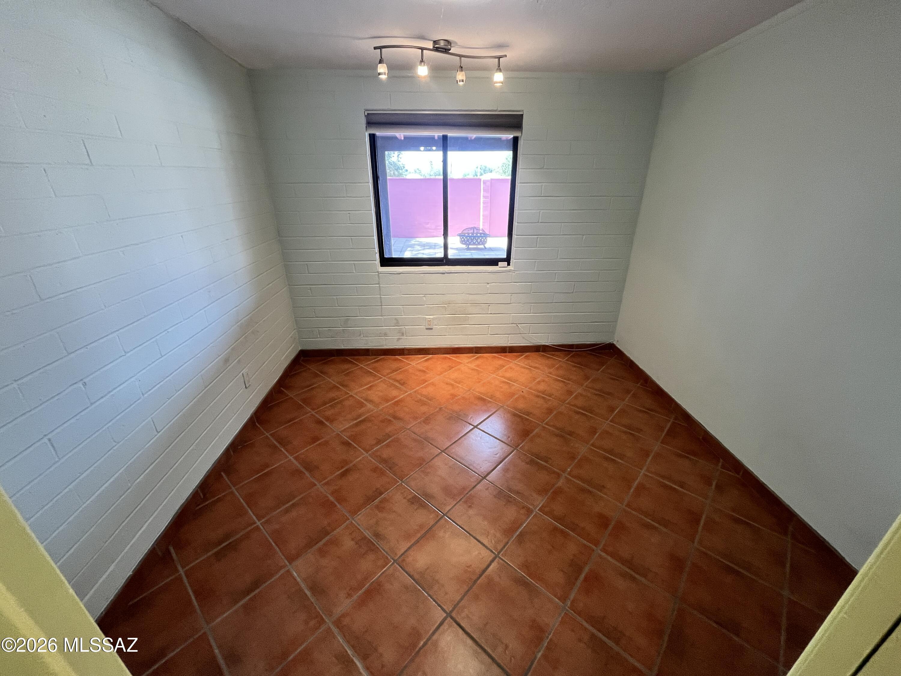 Vista Del Sierras East (1-83) - Residential Lease