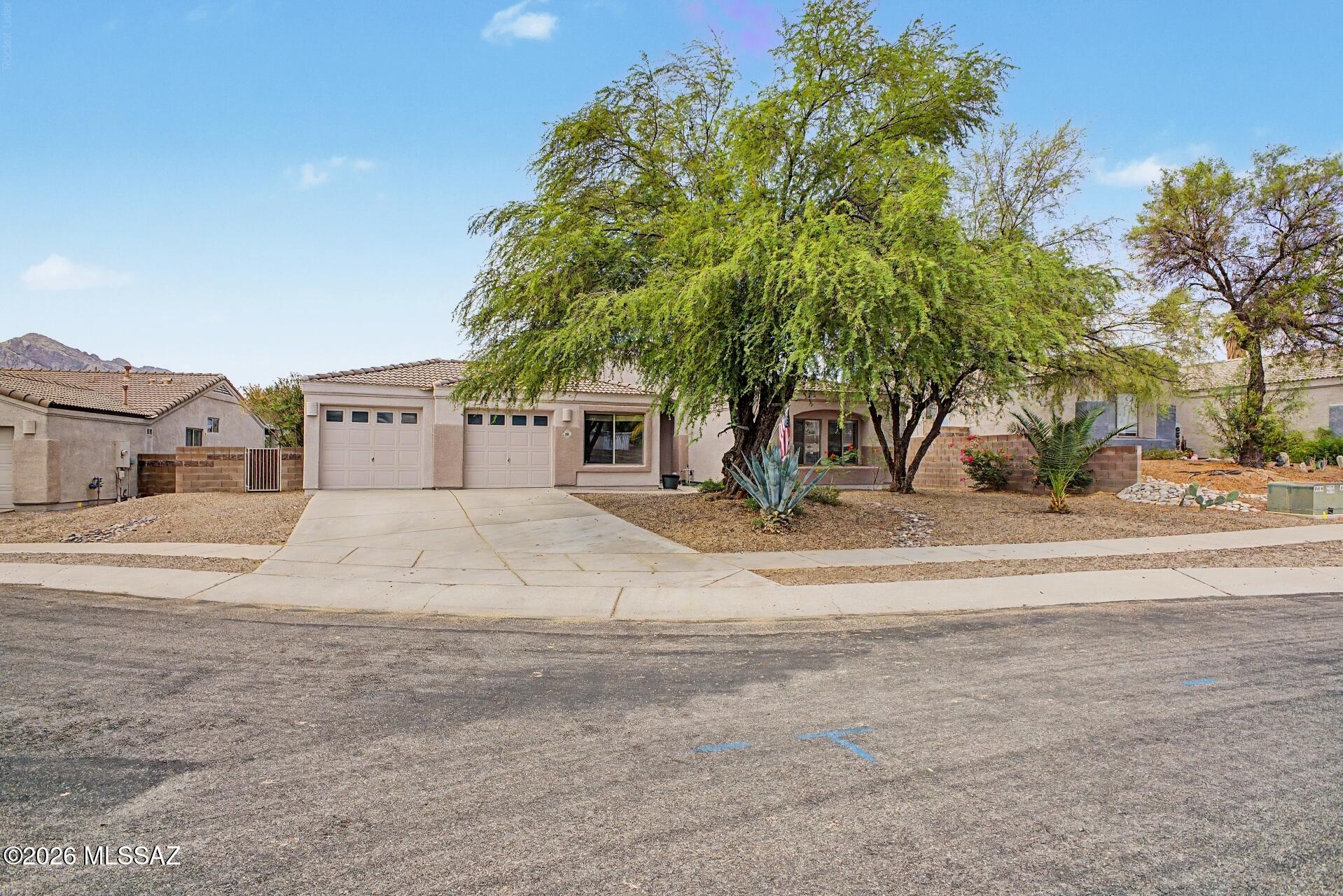Come see this wonderful 3-bedroom, 2-bath home in the Monterra Ridge neighborhood. It's nestled on a lovely lot where you can enjoy peaceful mountain views and open natural spaces from both inside and out.
Inside, you'll find a beautifully maintained home, featuring a large open space with vaulted ceilings, an office and a den, along with a private primary suite with two walk-in closets. The heart of the home is a large great room and a kitchen with gorgeous quartzite countertops, making it such a welcoming spot for hosting friends & Family. Outside, the patio is perfect for relaxing next to the desert landscape. Plus, you're just a short walk from Naranja Park and walking/ biking trails.  Also close to all the best local dining, shopping, and entertainment Oro Valley offers