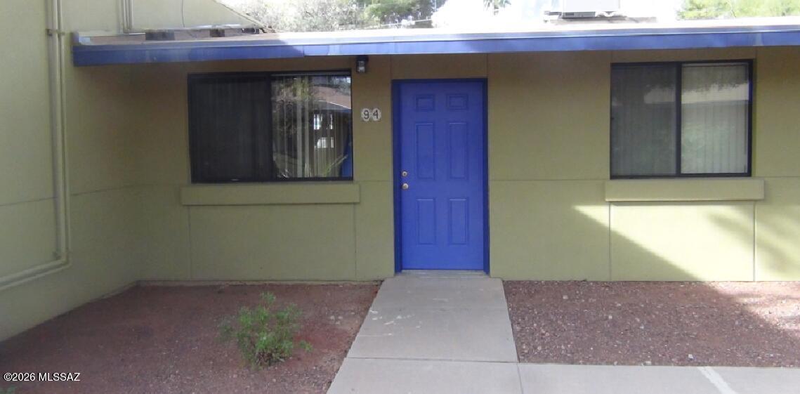 Cute modern 2 bed 1 bath condo in excellent condition in nice gated community.  Newer appliances include: refrigerator, oven/stove, dishwasher. Bright & open floorplan w/ AC, tile in main living areas, & new carpet in bedrms. Washer dryer hookups & nice private backyard. Common areas include: pool/spa, playground, BBQ area, basketball court and rec center available.  Rent: $1150, Security Deposit: $1300. Pet Deposit 100 per pet w/ $25 per month per pet.