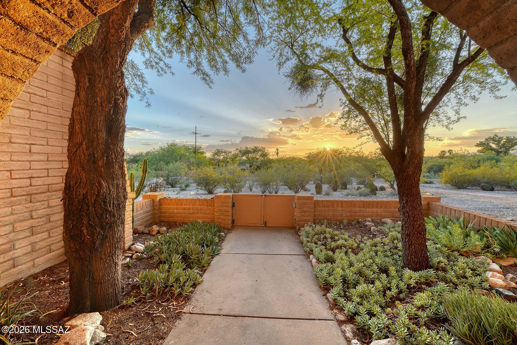 Tanque Verde Vista (1-26) - Residential