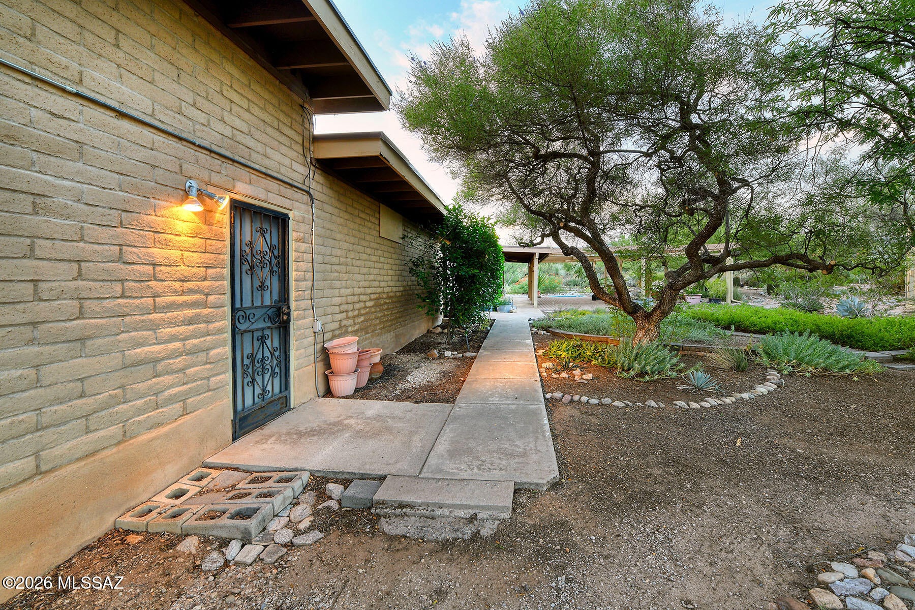 Tanque Verde Vista (1-26) - Residential