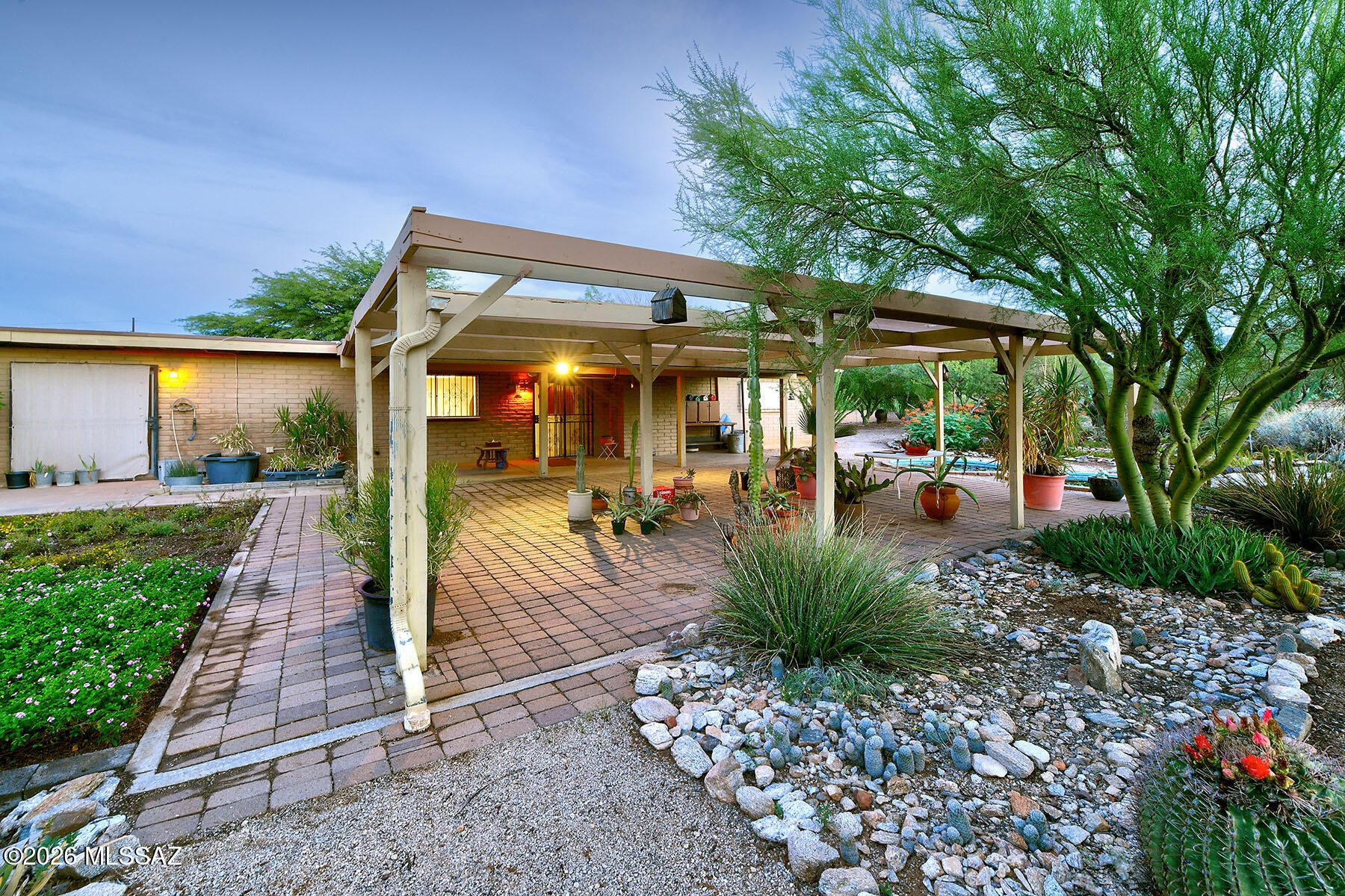 Tanque Verde Vista (1-26) - Residential