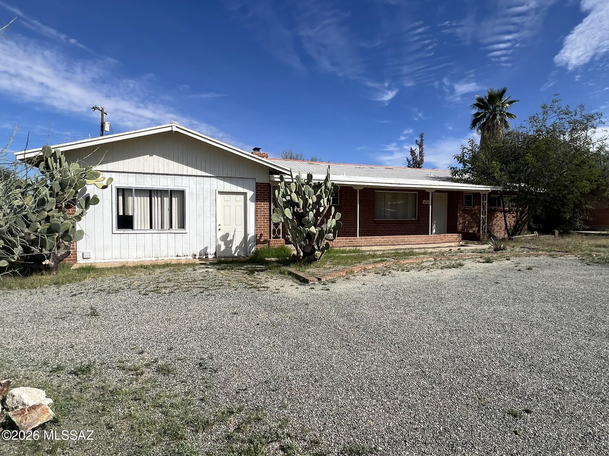 4 bed, 2 bath home with 2,188 sq ft in the Highland Vista neighborhood on a large corner lot. Fixer with strong upside and plenty of potential. Spacious floor plan, large yard, and covered patio. Community pool and park just up the street. A great opportunity for investors or buyers looking to add value and build equity.