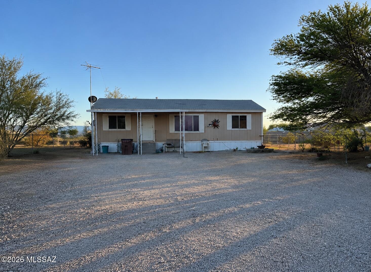 This affixed double- wide manufactured home offers 3 bedrooms, 2 bathrooms, central A/C, and sits
on owned land- no lot rent. AC was replaced two years ago. Located on a paved road with convenient
access to I-10. The home features a split-floor plan, spacious front and back yards, and low maintenance landscaping. Offering plenty of potential for a buyer to make it their own.