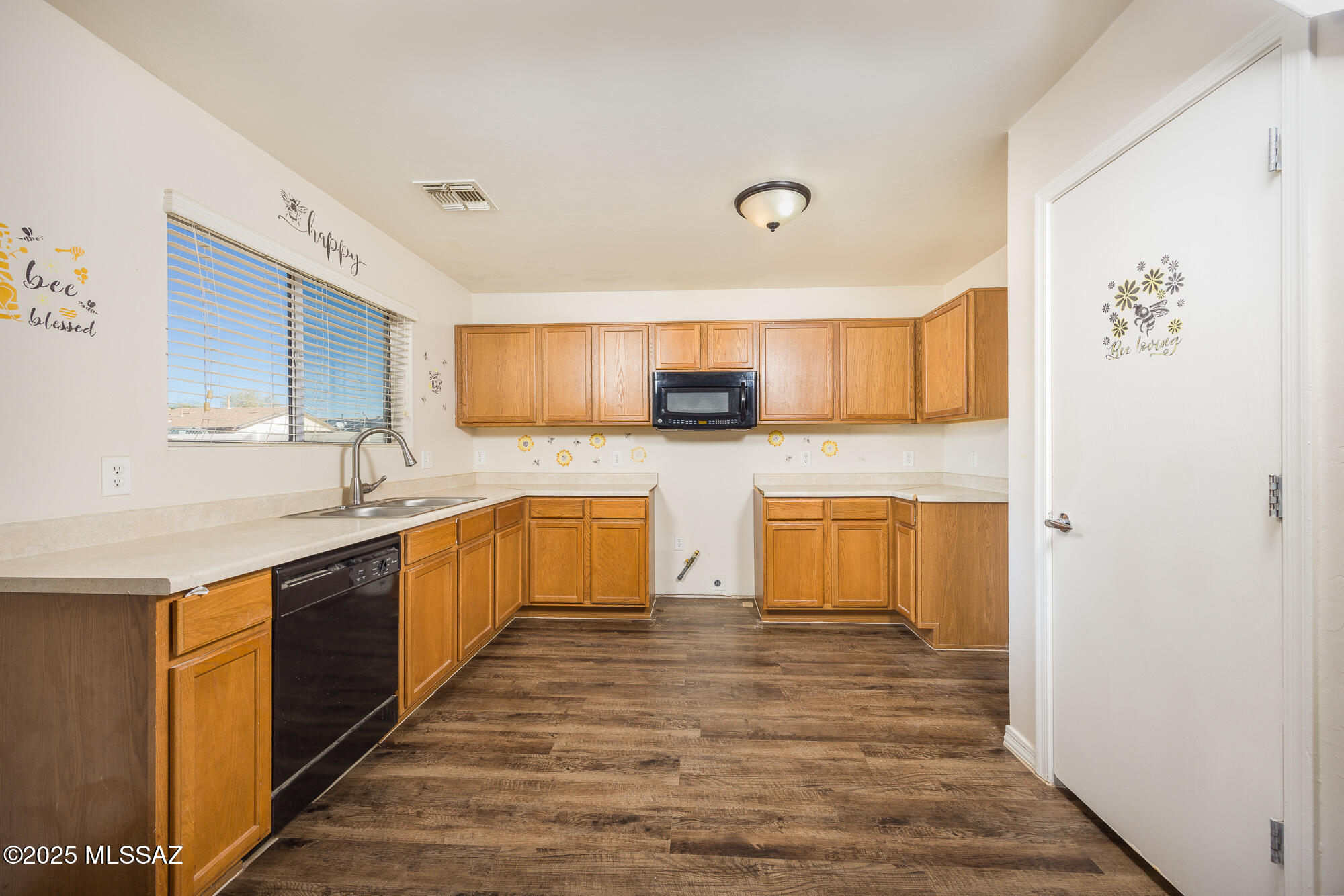 Asummable 2.875% FHA Loan | Quick Move-In Available | 3 BED | 2 BATH | 1440 sq ft | Charming 2007 pride-of ownership home in popular Valencia West. Spacious layout and kitchen. Close to shopping, dining, medical, entertainment and more!