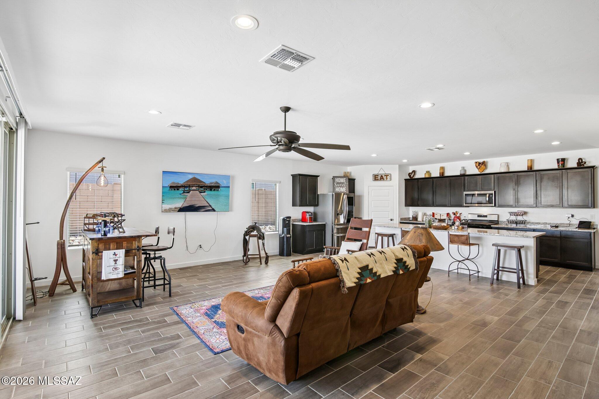 New Tucson Unit NO. 8 (1-455) - Residential Lease