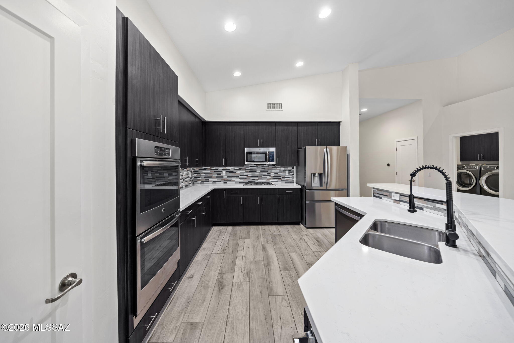 Elementary Place SQ20163230723 - Residential