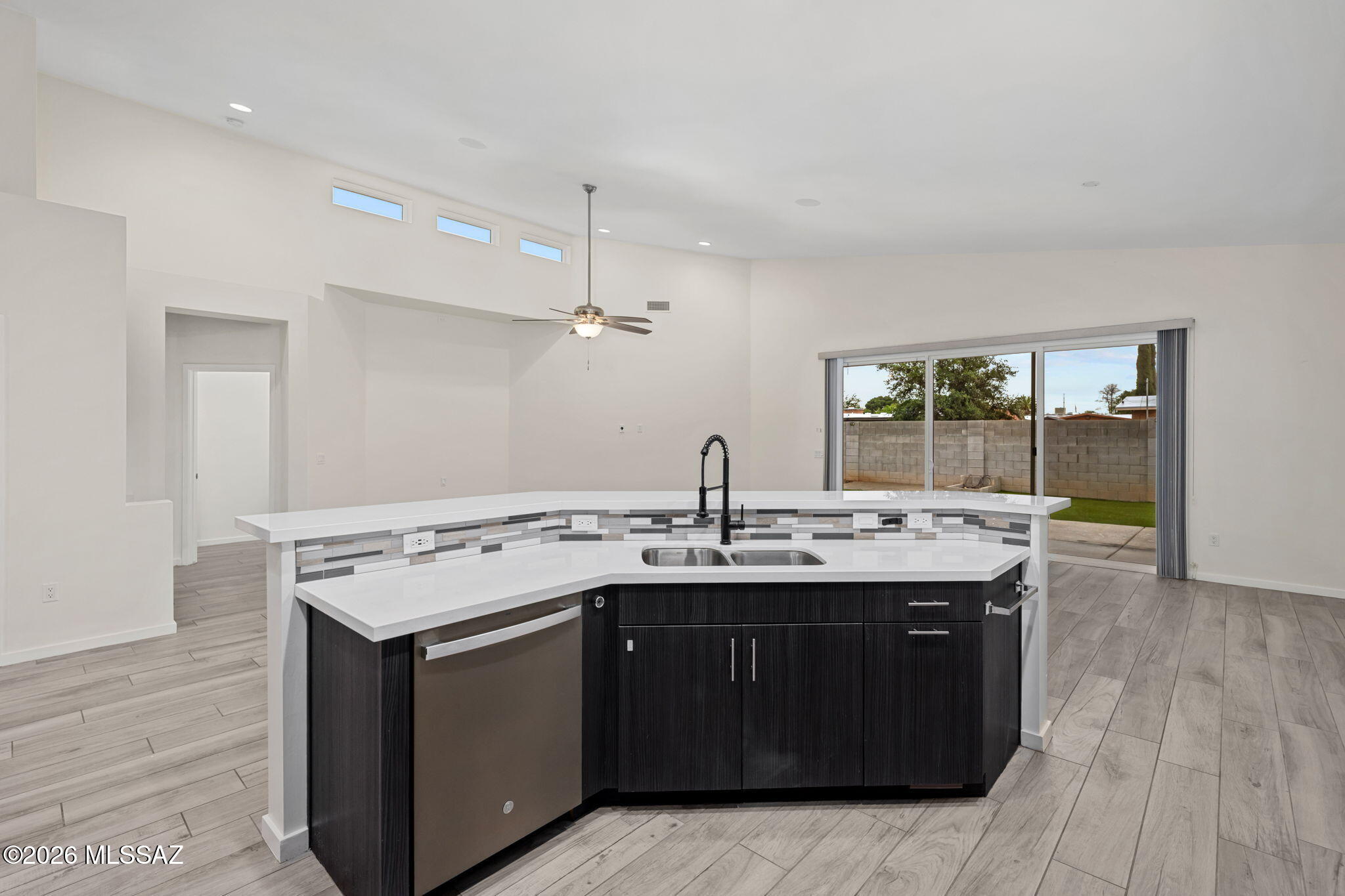 Elementary Place SQ20163230723 - Residential