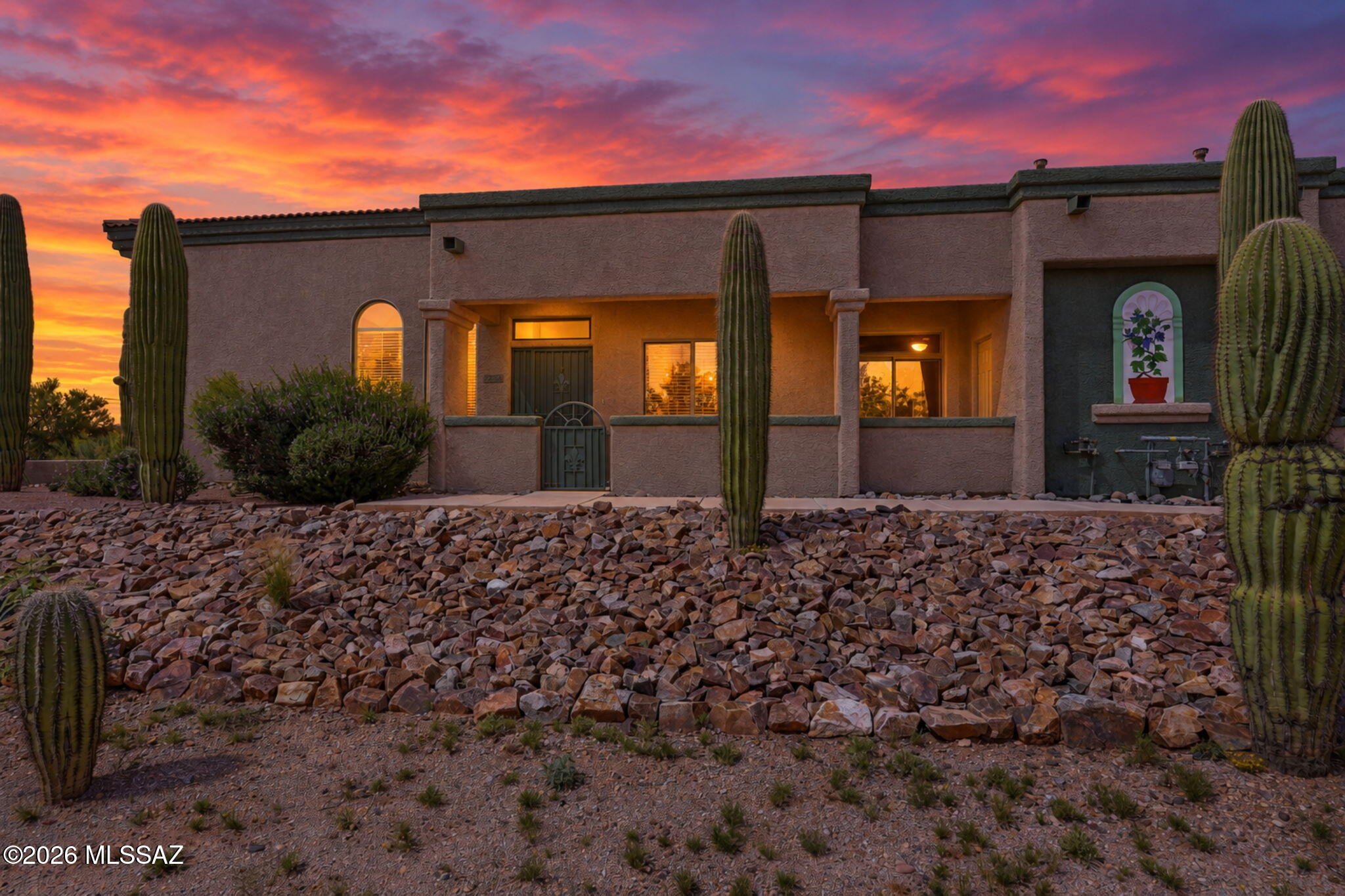 Low-maintenance Tucson living with gorgeous Tucson Mountain views! This move-in-ready 2-bedroom, 2-bath townhome with den sits on a corner in desirable Kinney Village. Recent updates include a brand-new A/C, fresh interior paint, new carpet in the bedrooms and den, newer appliances, and recently painted exterior.

Soaring 14-foot ceilings, large windows, curved archways, and an open floor plan create a bright, spacious feel. The kitchen features a large attached island, custom staggered cabinetry, pantry, and abundant storage. A large enclosed patio provides a private outdoor space to relax and enjoy Tucson's beautiful weather.

Community amenities include a pool, spa, and BBQ area, with Tucson Mountain hiking trails nearby. Convenient to shopping, dining, and everyday amenities. Perfect as a full-time residence, seasonal getaway, or easy lock-and-leave home. Move-in ready and made for easy desert living!