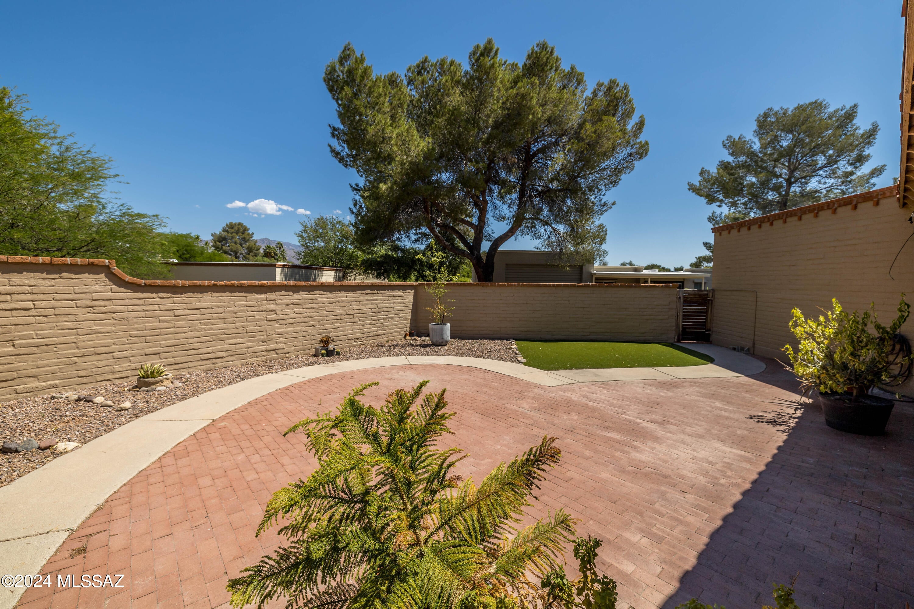 Colonia Verde Plaza - Residential Lease