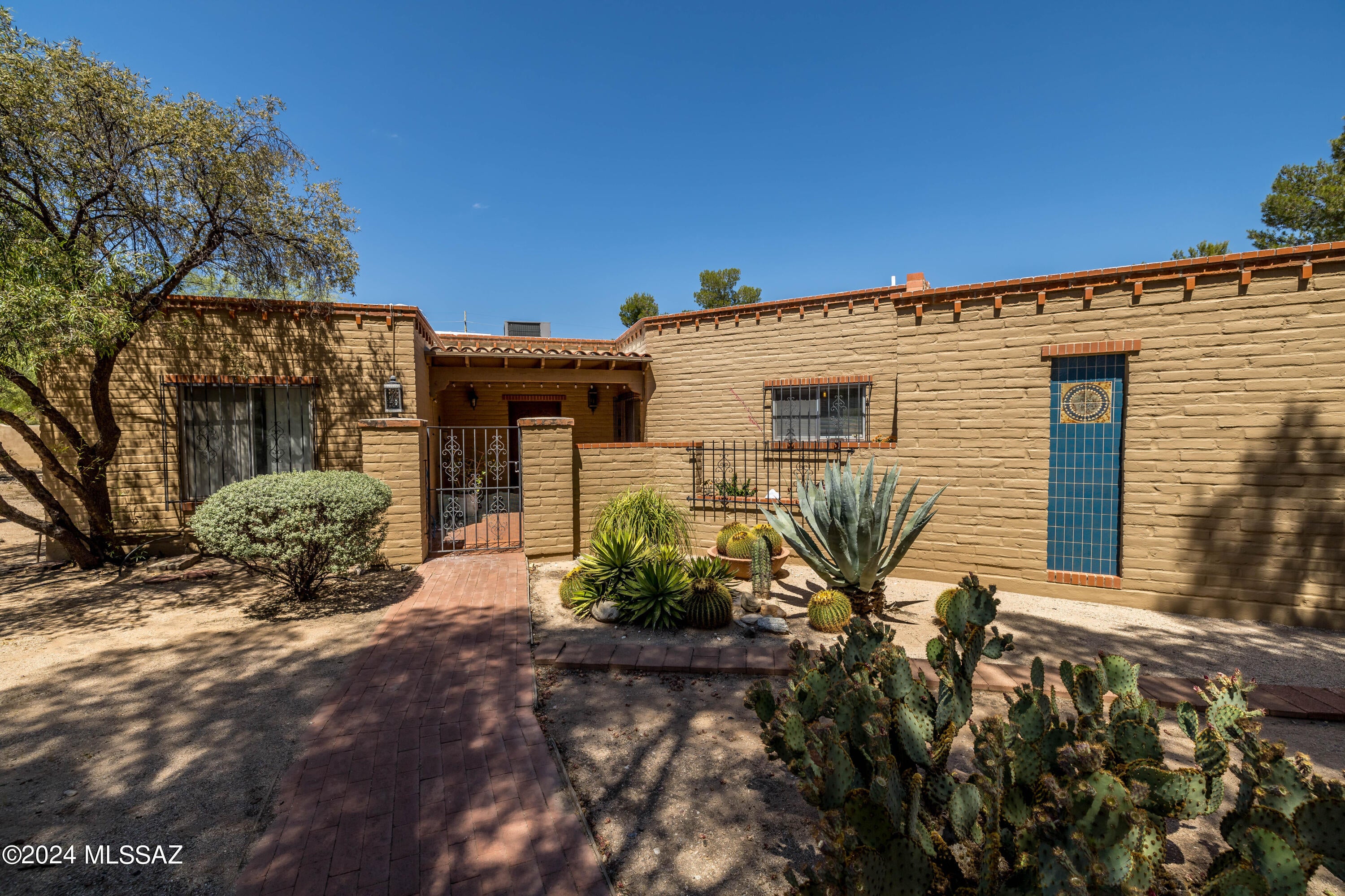 Colonia Verde Plaza - Residential Lease