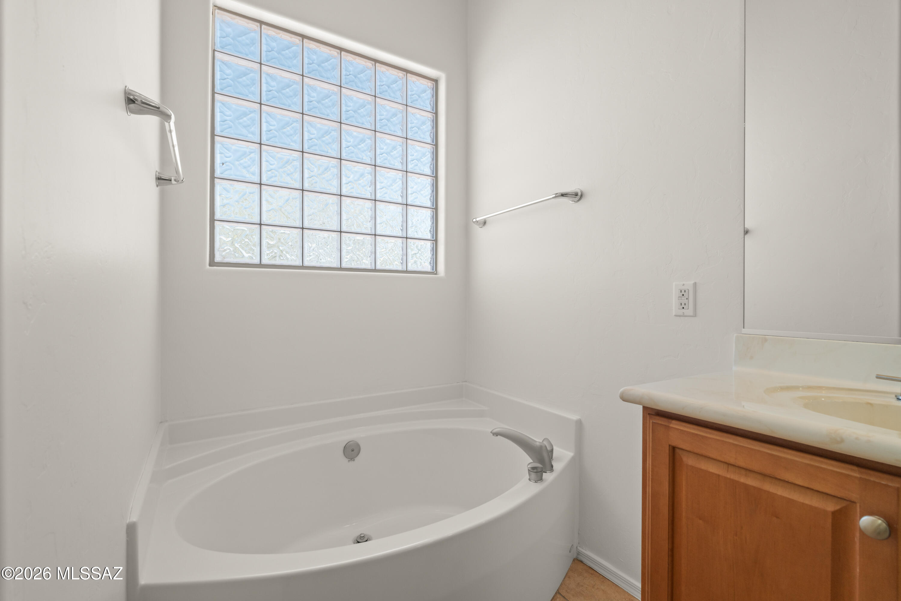 New Tucson Unit NO. 8 (1-455) - Residential Lease