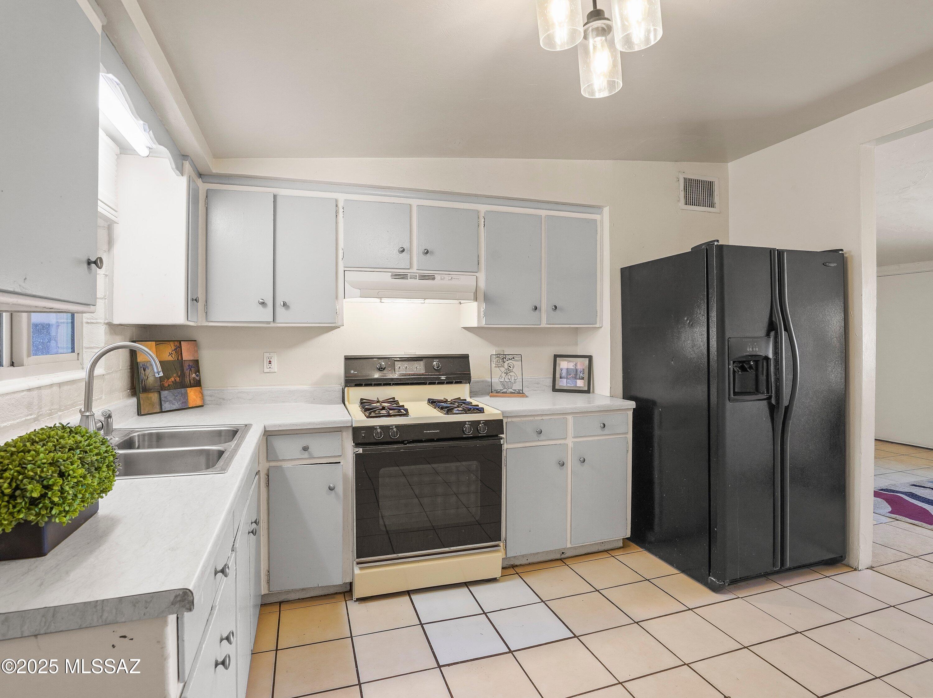 PRICE REDUCTION! Unlock the potential of this versatile 1-story duplex, offering 1,565 sq ft of living space on a generously sized 6,970sq ft lot. Whether you're looking to live in one unit while updating the adjoining unit, generate rental income, accommodate extended family, or create a flexible investment property, this duplex offers a variety of possibilities. The recent price reduction provides added value and greater flexibility to personalize the property and make it your own. Conveniently located near shopping, dining, grocery stores, retail centers, schools, parks, and major roadways, with many everyday essentials within walking distance along S 6th Avenue. A great opportunity to bring your vision to life while taking advantage of the potential this duplex has to offer. A rare opportunity for cash flow, flexibility and future growth opportunities