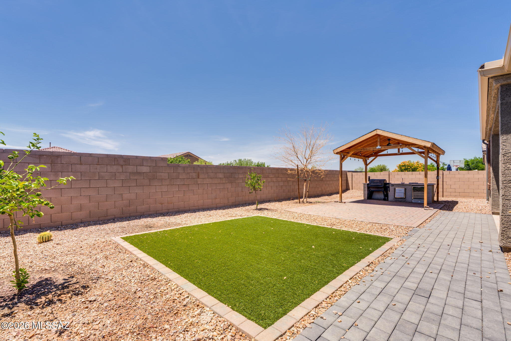 Saguaro Bloom 7B - Residential