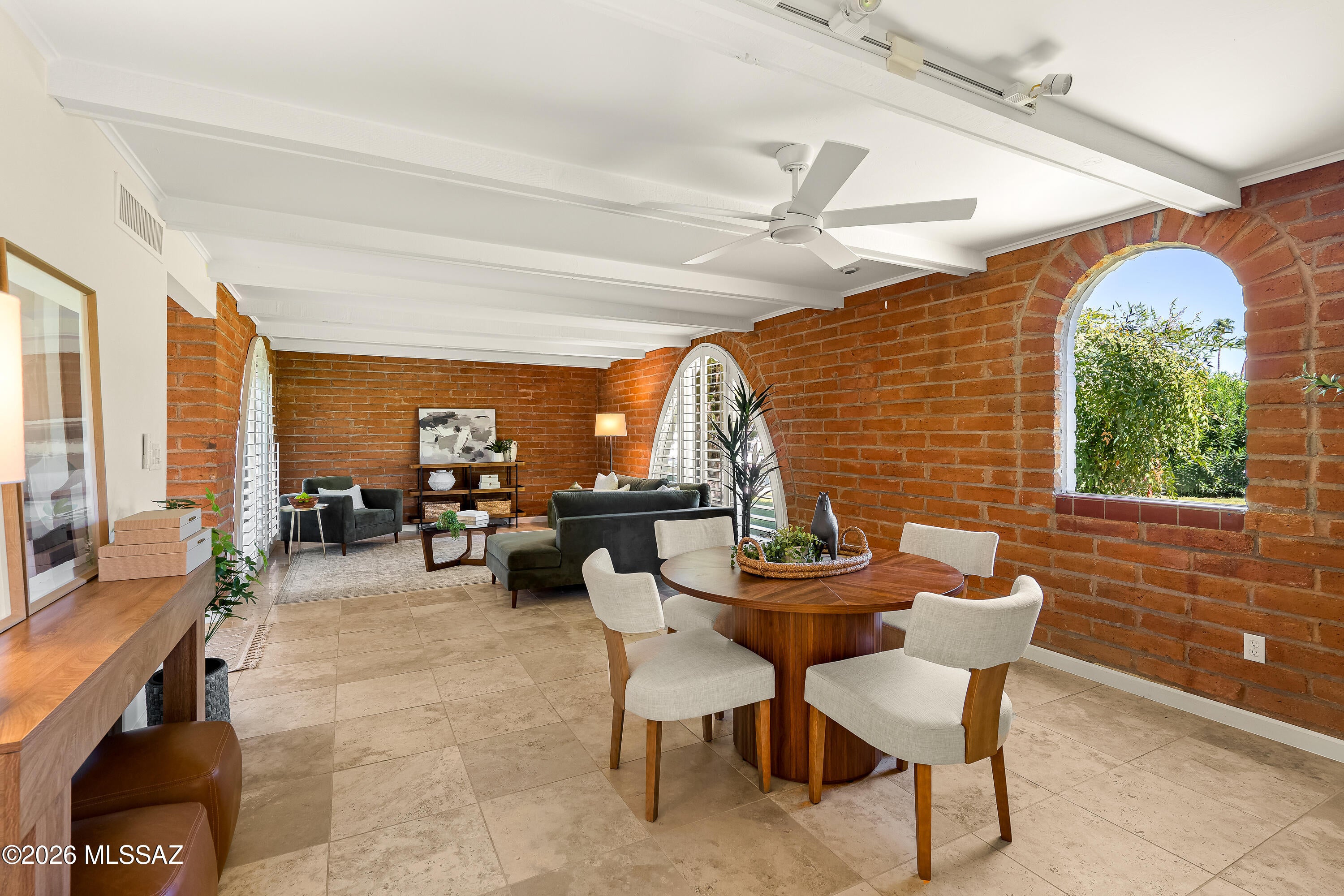 Las Lomitas (1) - Residential
