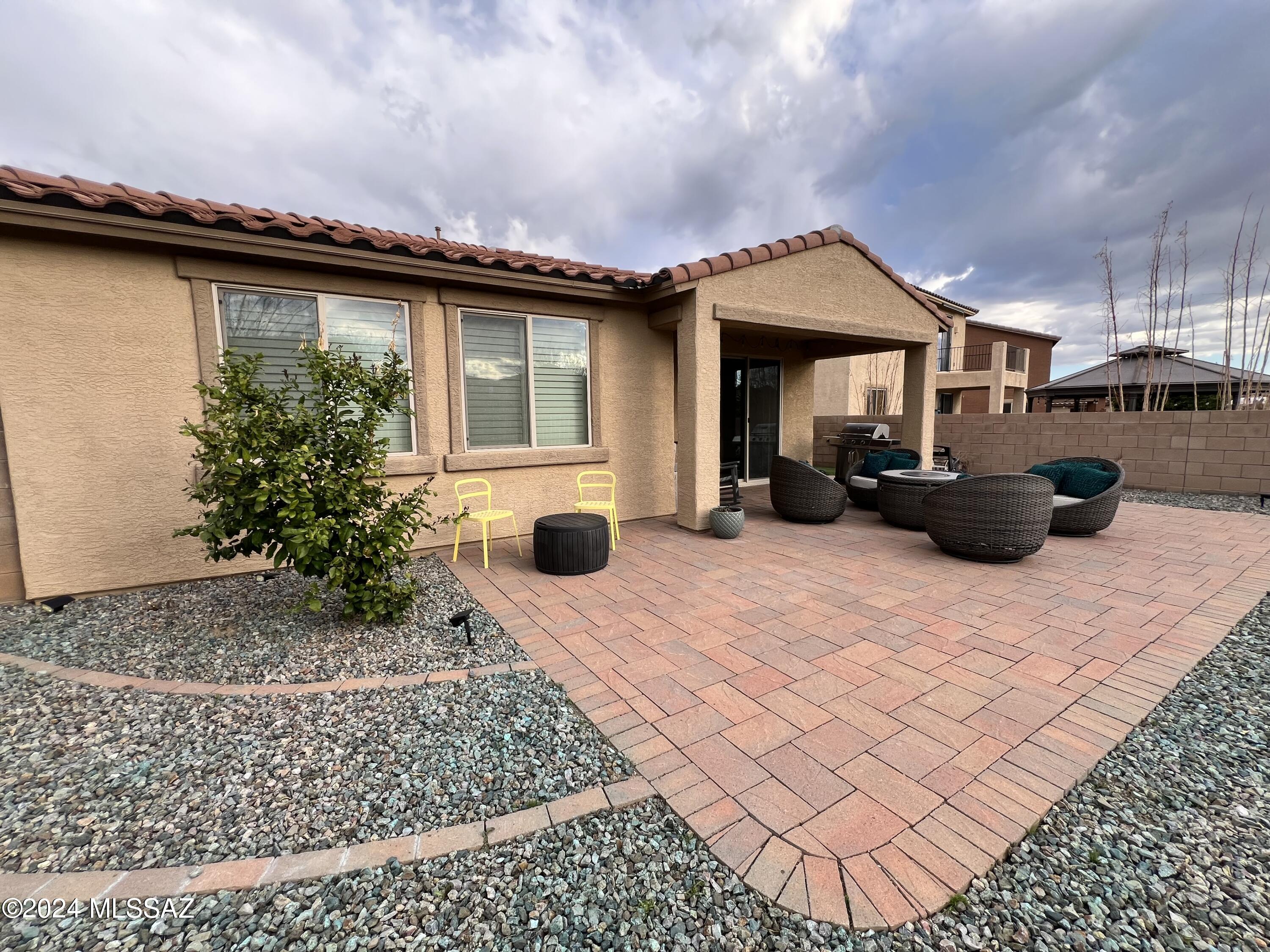 Rancho Vistoso NGHB 10 PCLS S,U & V - Residential Lease