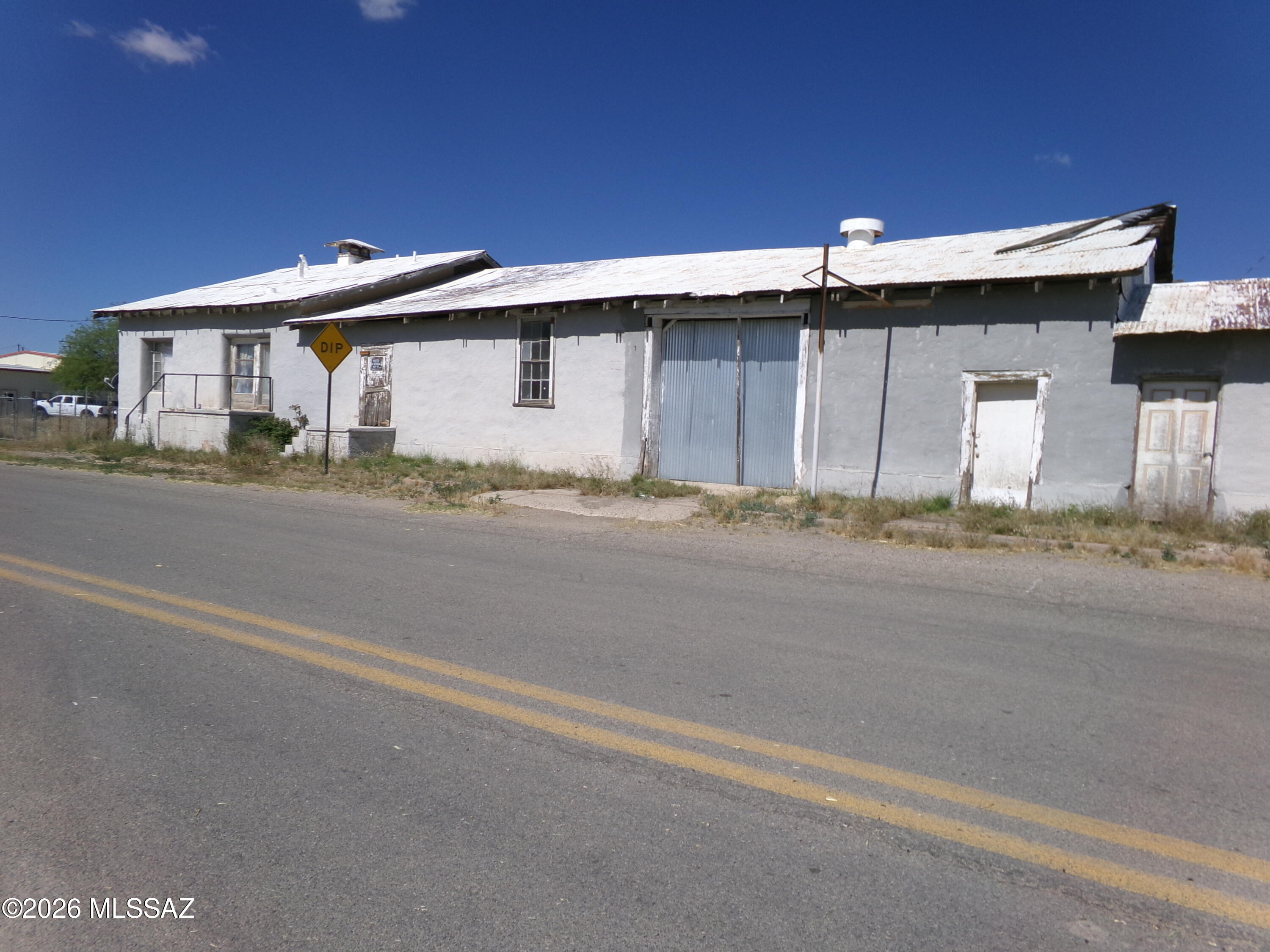 4,125 Sq.foot Storage warehouse with a 1 bedroom apartment to the south end of the building. Zoned I-1 (  Industrial zone, Non- hazardous Industry )