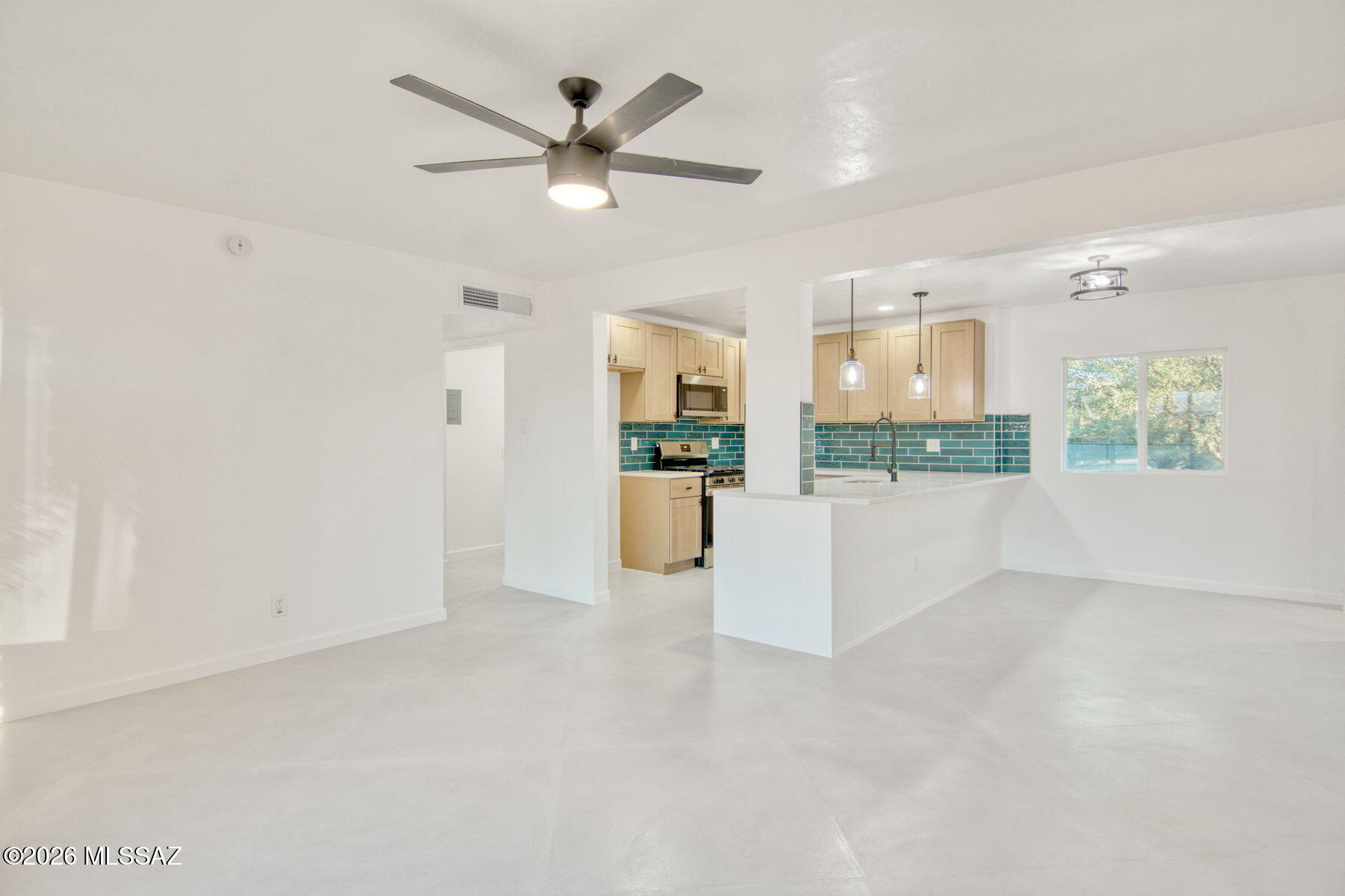 Country Club Manor - Residential