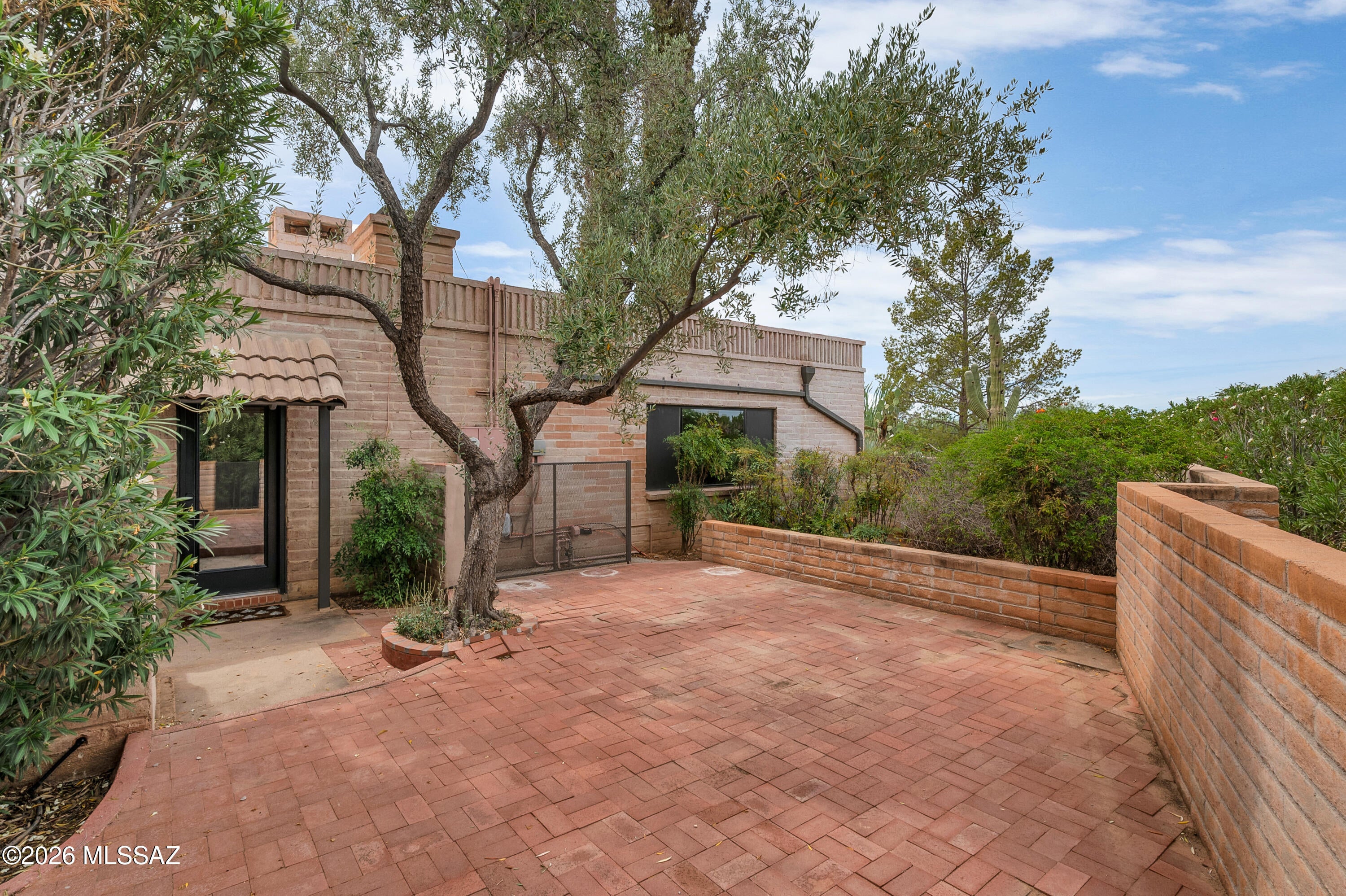 Casas Adobes Estates (466-476) - Residential