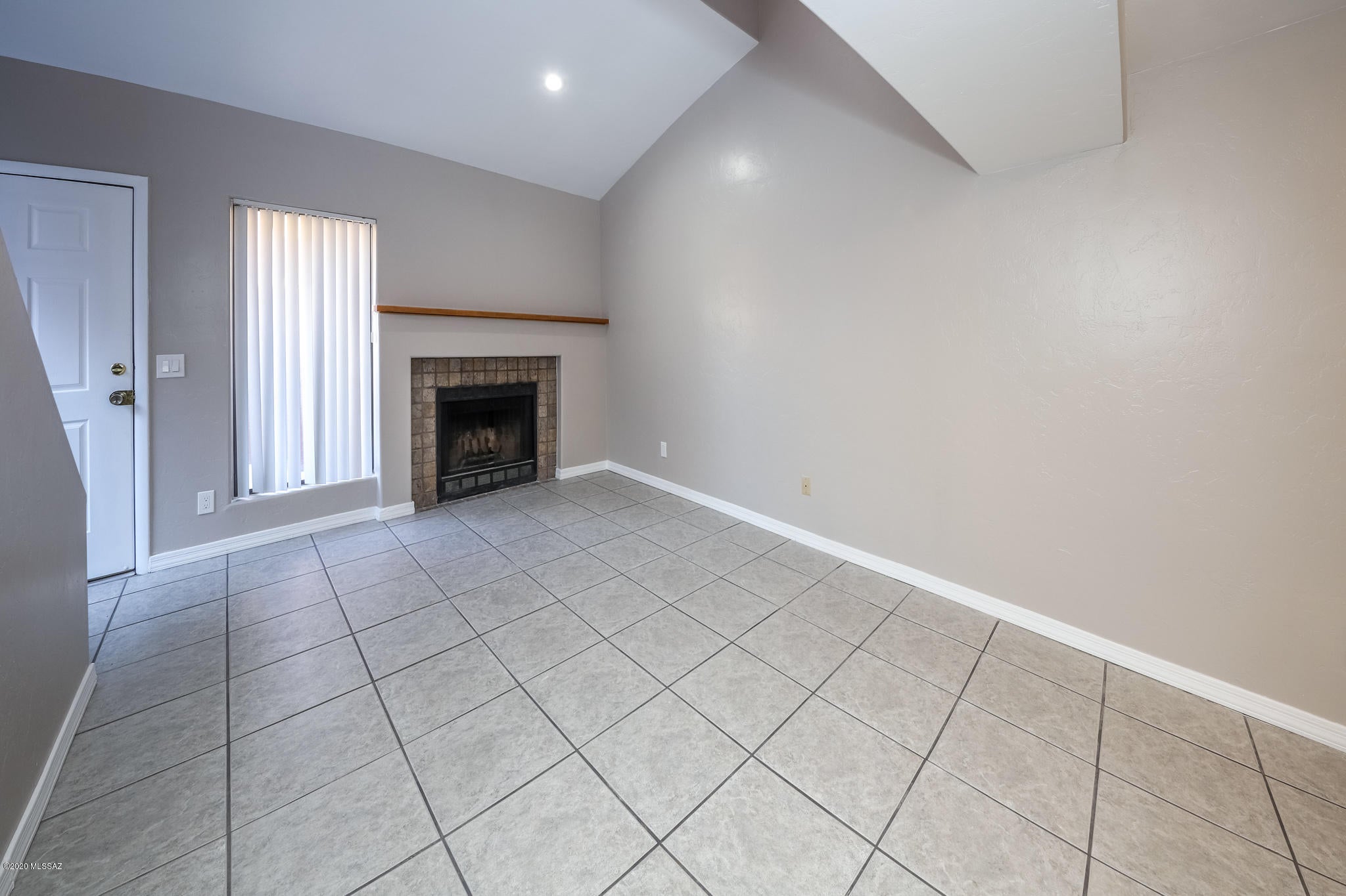 Mountain View Condos. (1-76) - Residential Lease