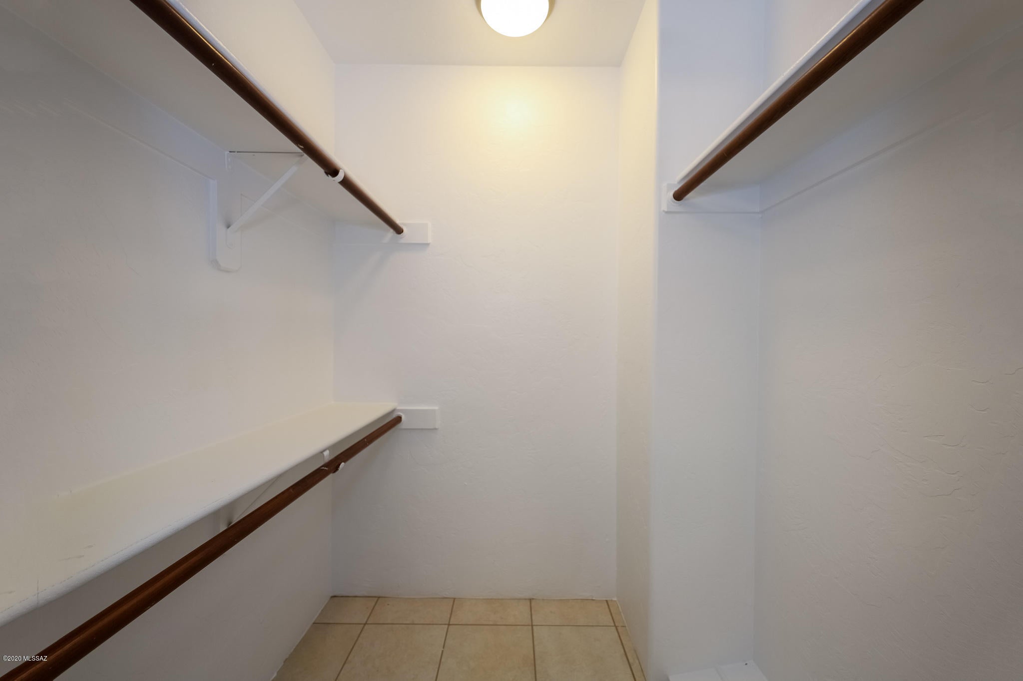 Mountain View Condos. (1-76) - Residential Lease