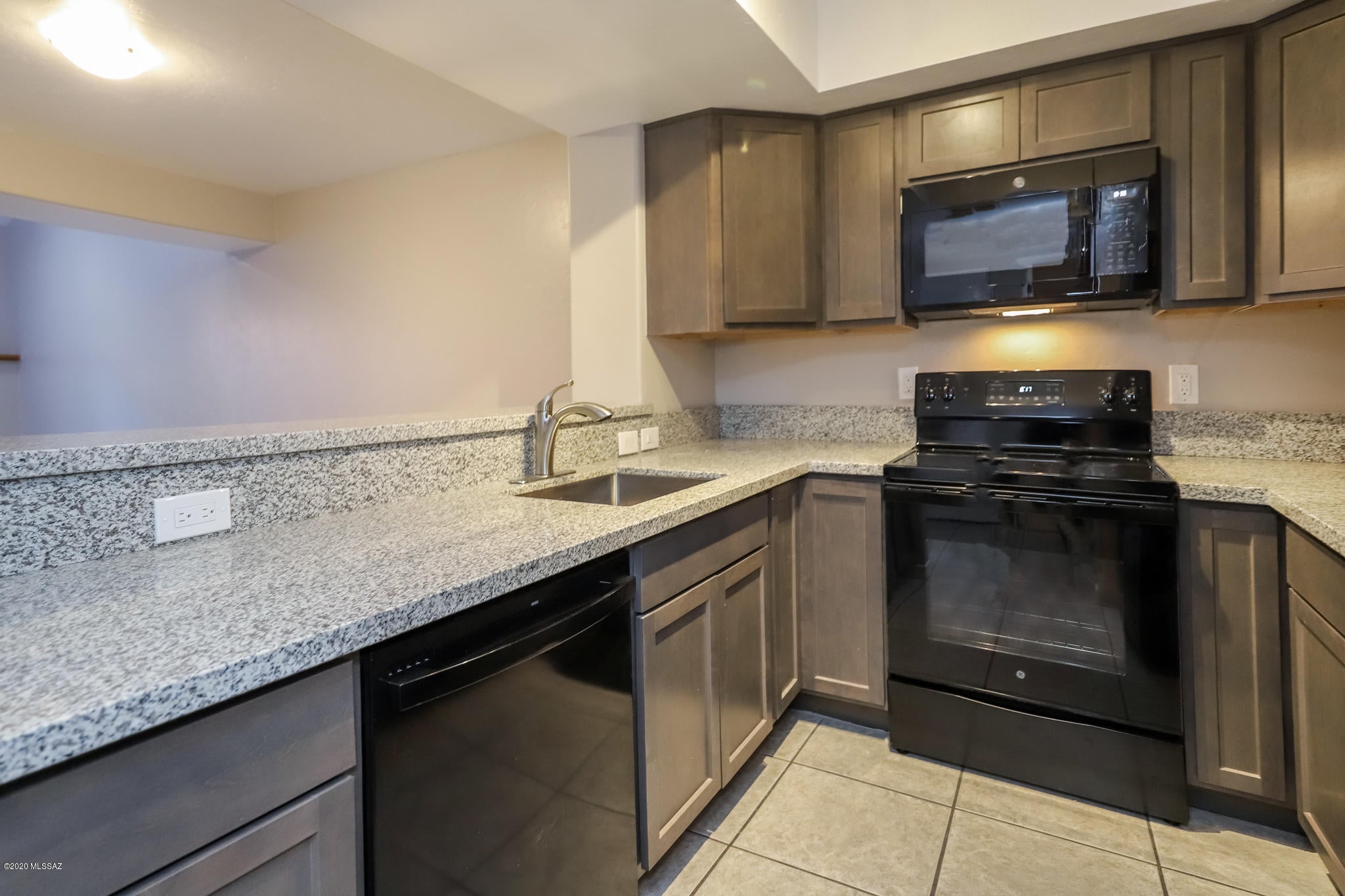 Mountain View Condos. (1-76) - Residential Lease
