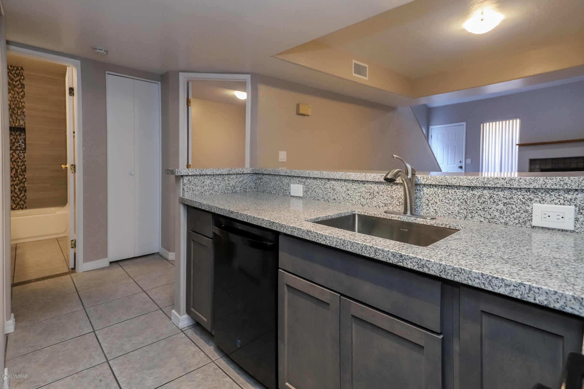 Mountain View Condos. (1-76) - Residential Lease