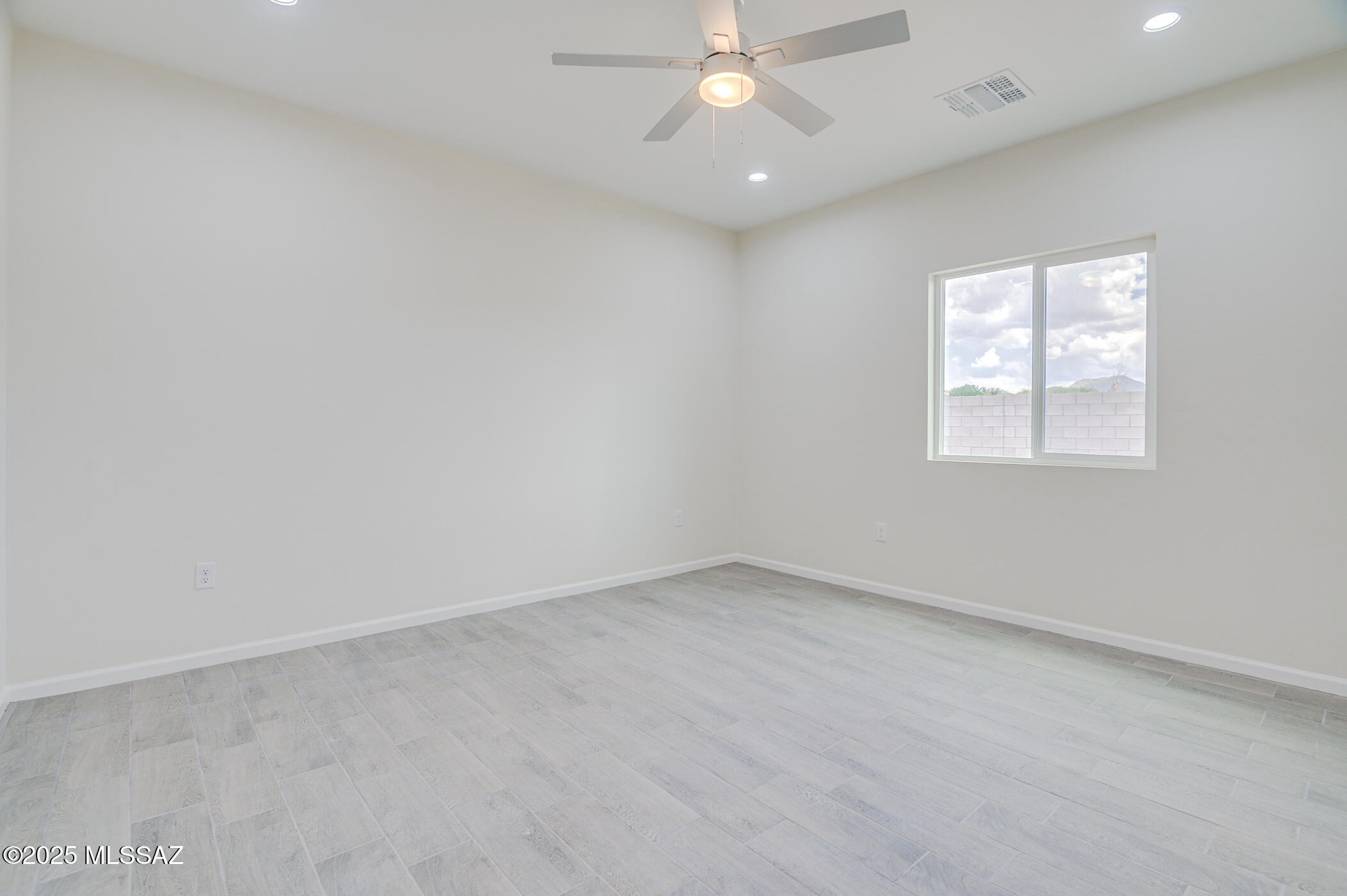 New Tucson Unit NO. 4 (1-203) - Residential