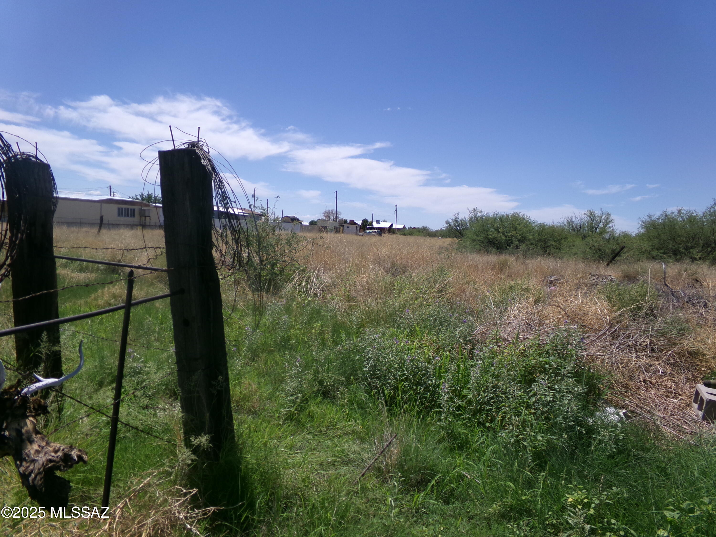 16.89 acres of vacant land on the Morgan Tract sub-division next to Casas Lindas sub-division. There are 3 zonings on this large parcel ( R1, R3 & R3-M ).  Great location to build multiple homes. City utilities and electric are all available.  The hospital , schools & shopping are all nearby. Easy access to Interstate 10.
